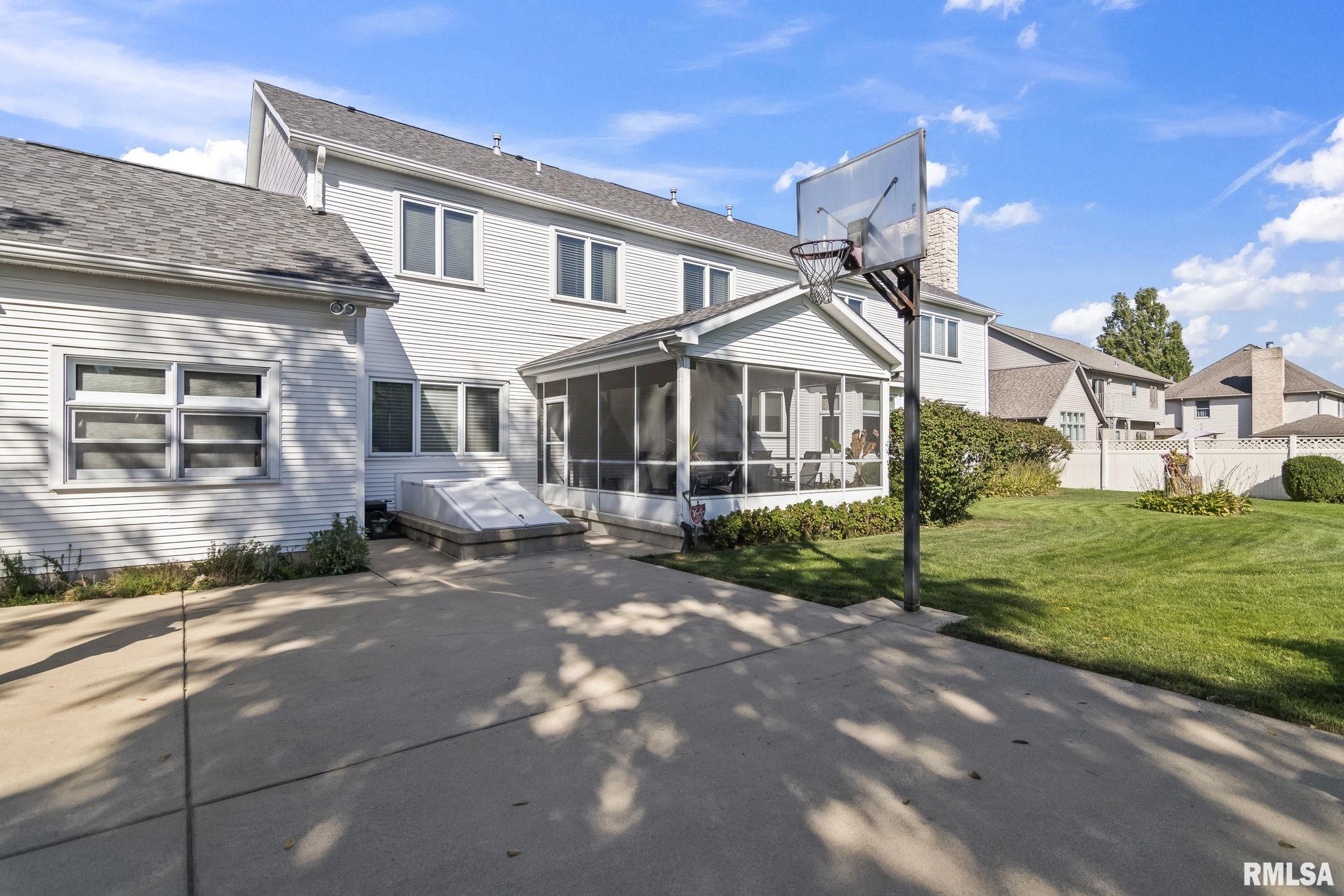 2212 Greenside Drive