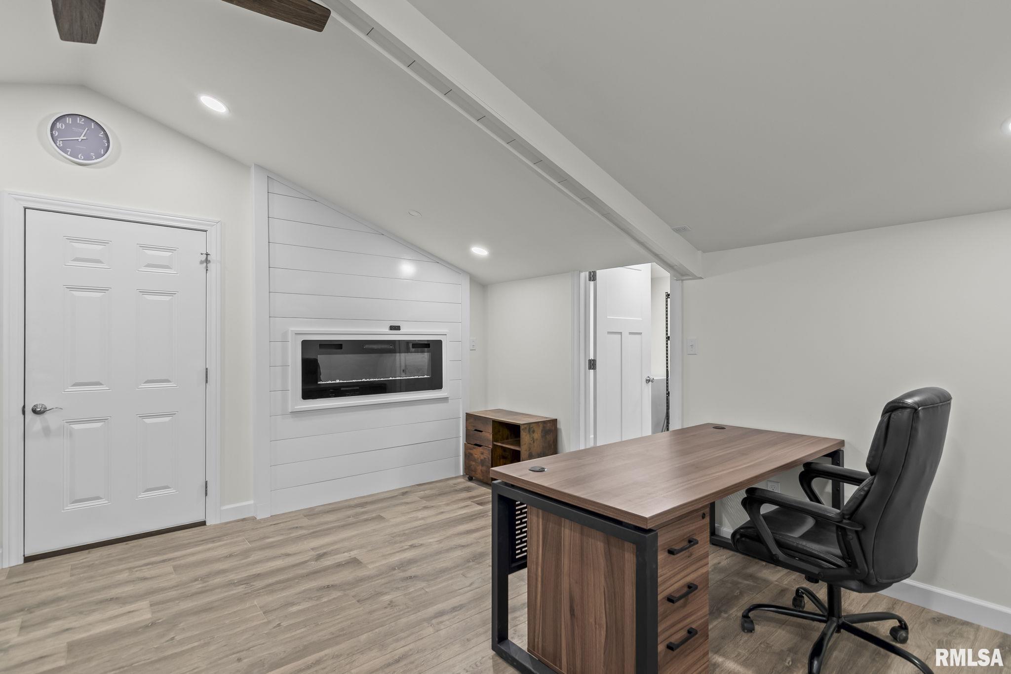 207 S OLIVE Street
