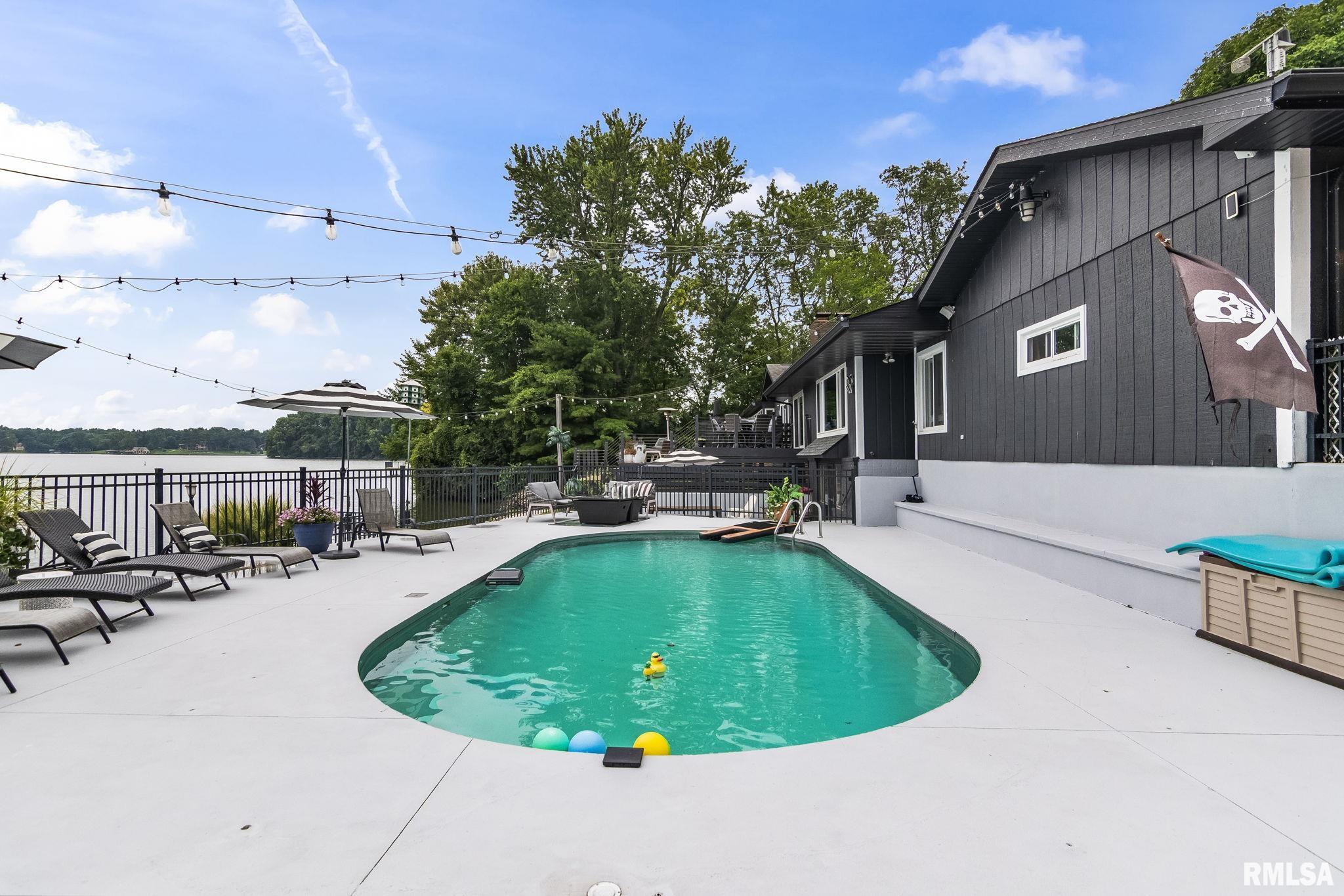 92 Island Bay Lane