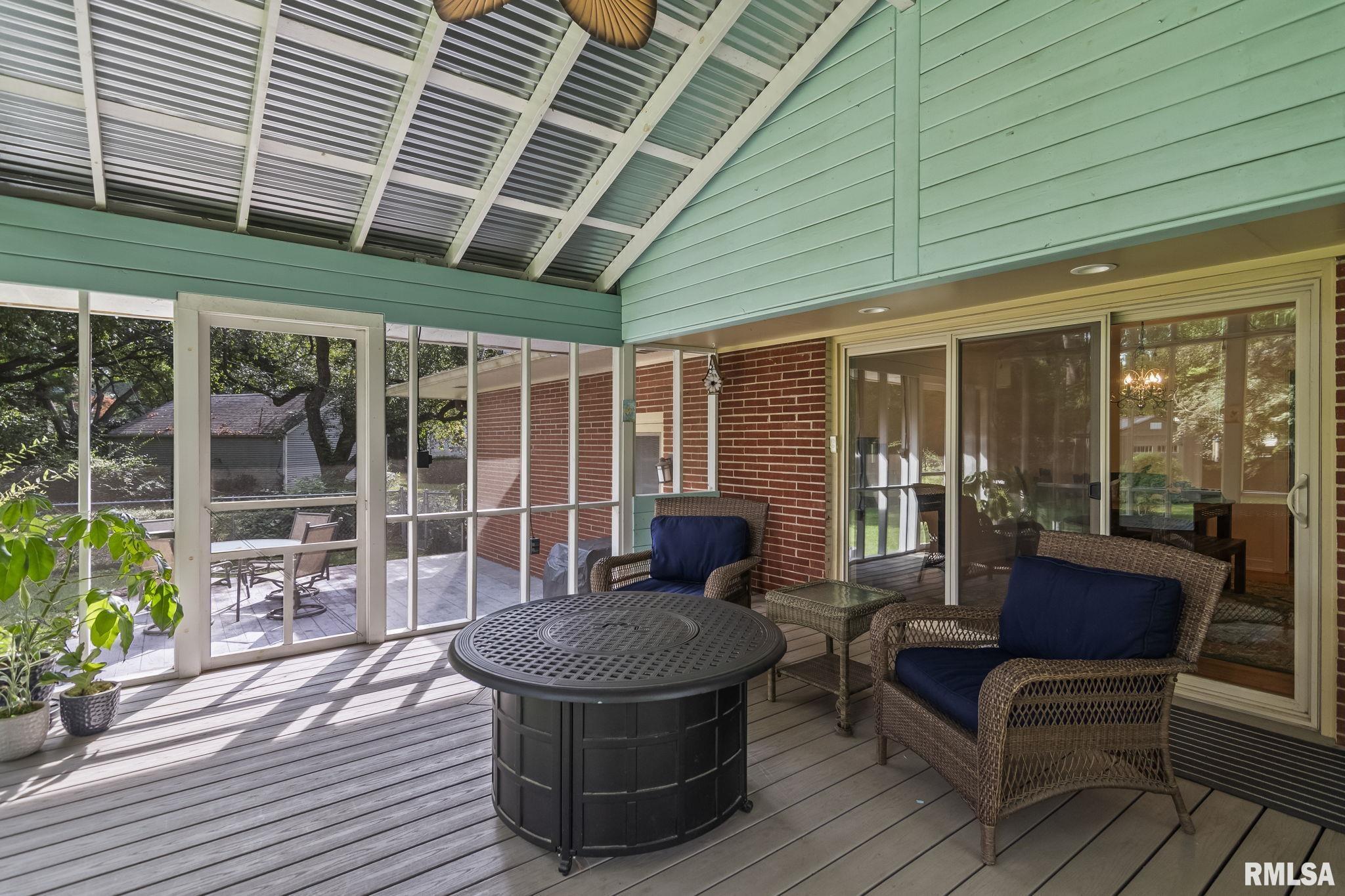 2141 CARDINAL Drive