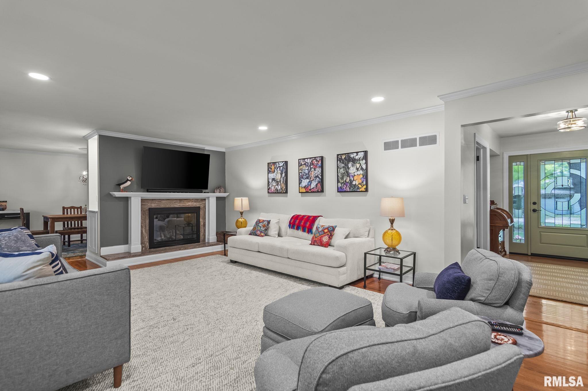 2141 CARDINAL Drive
