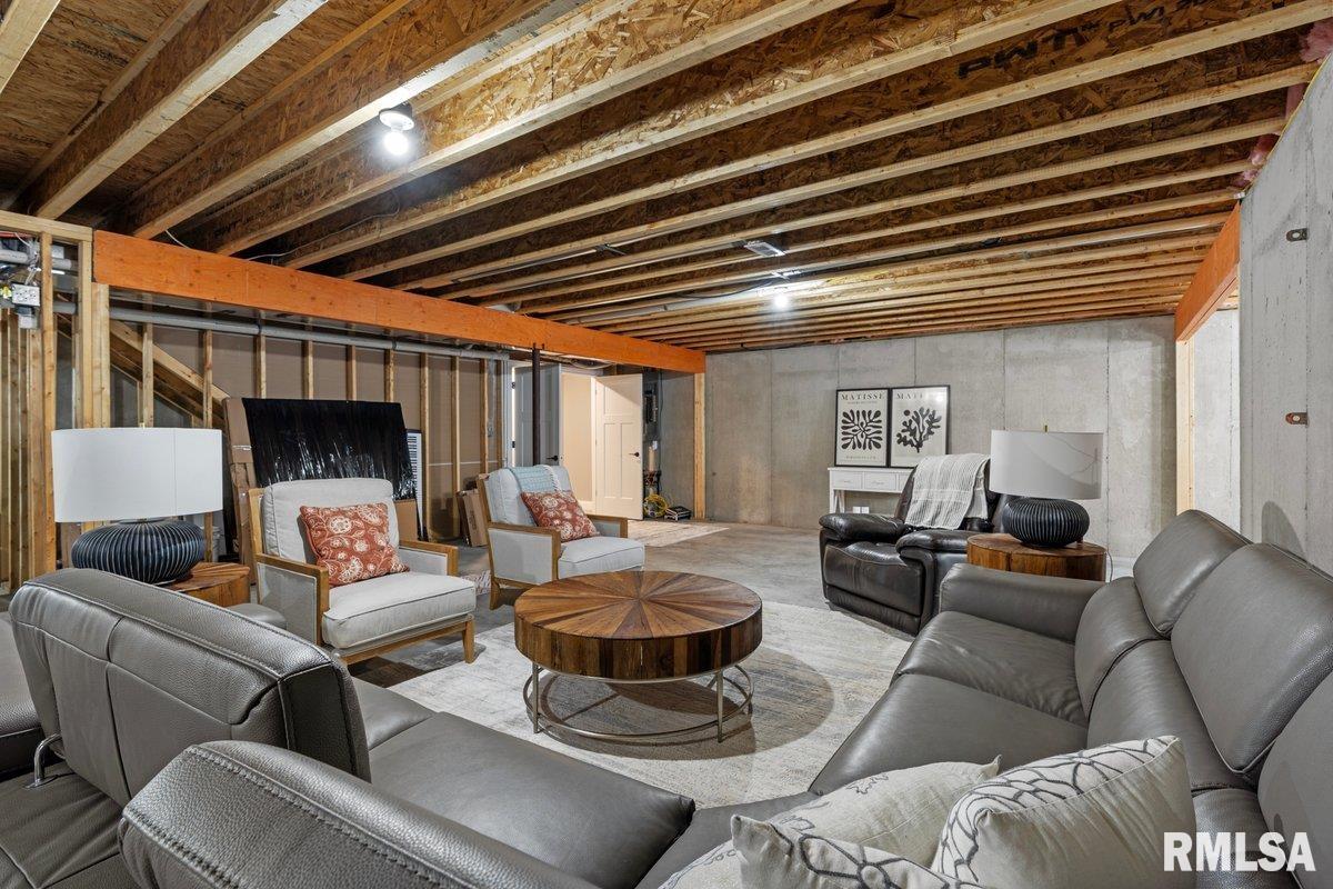 3700 WESTGATE Drive