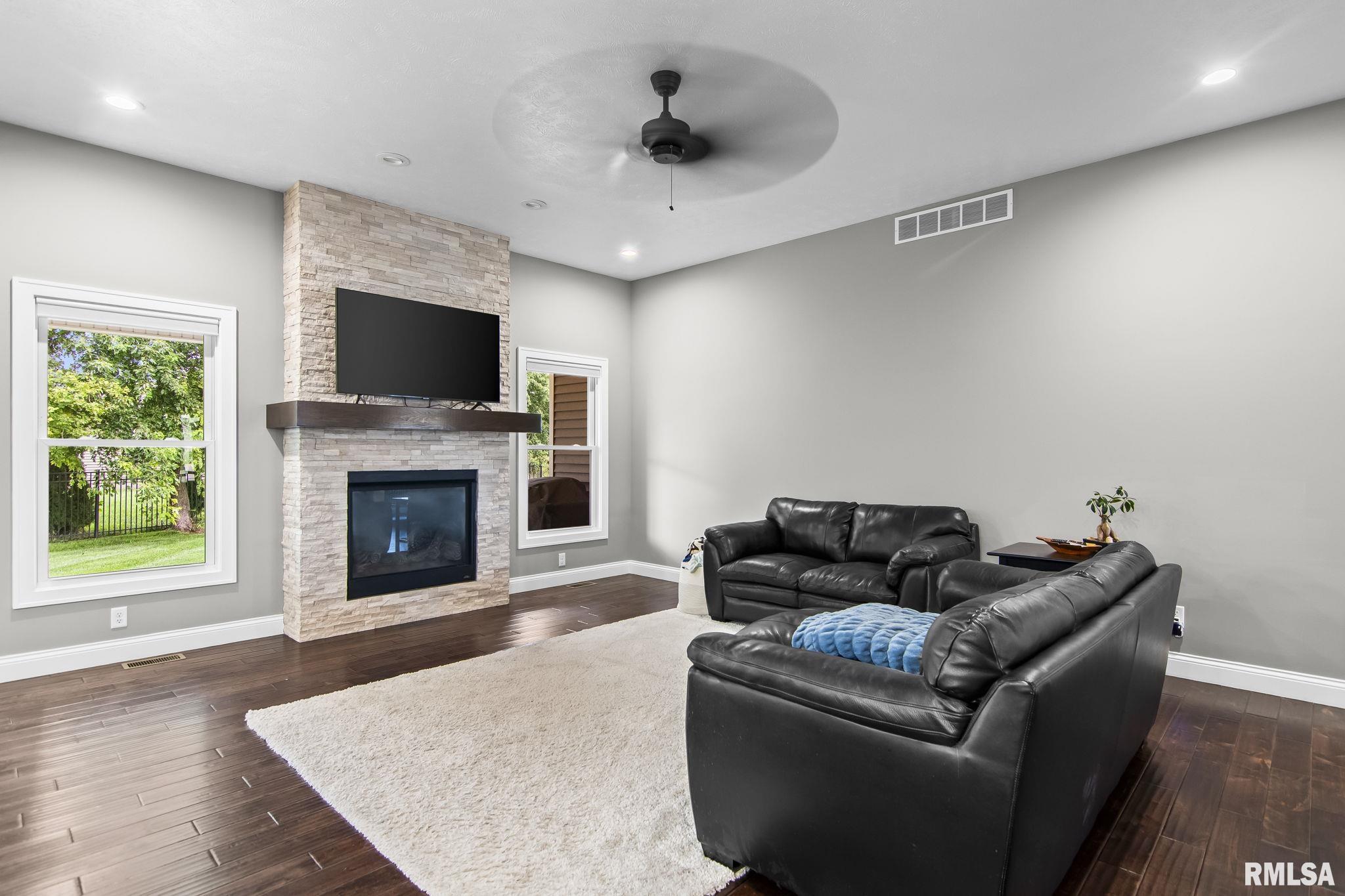 2820 Whiteside Place