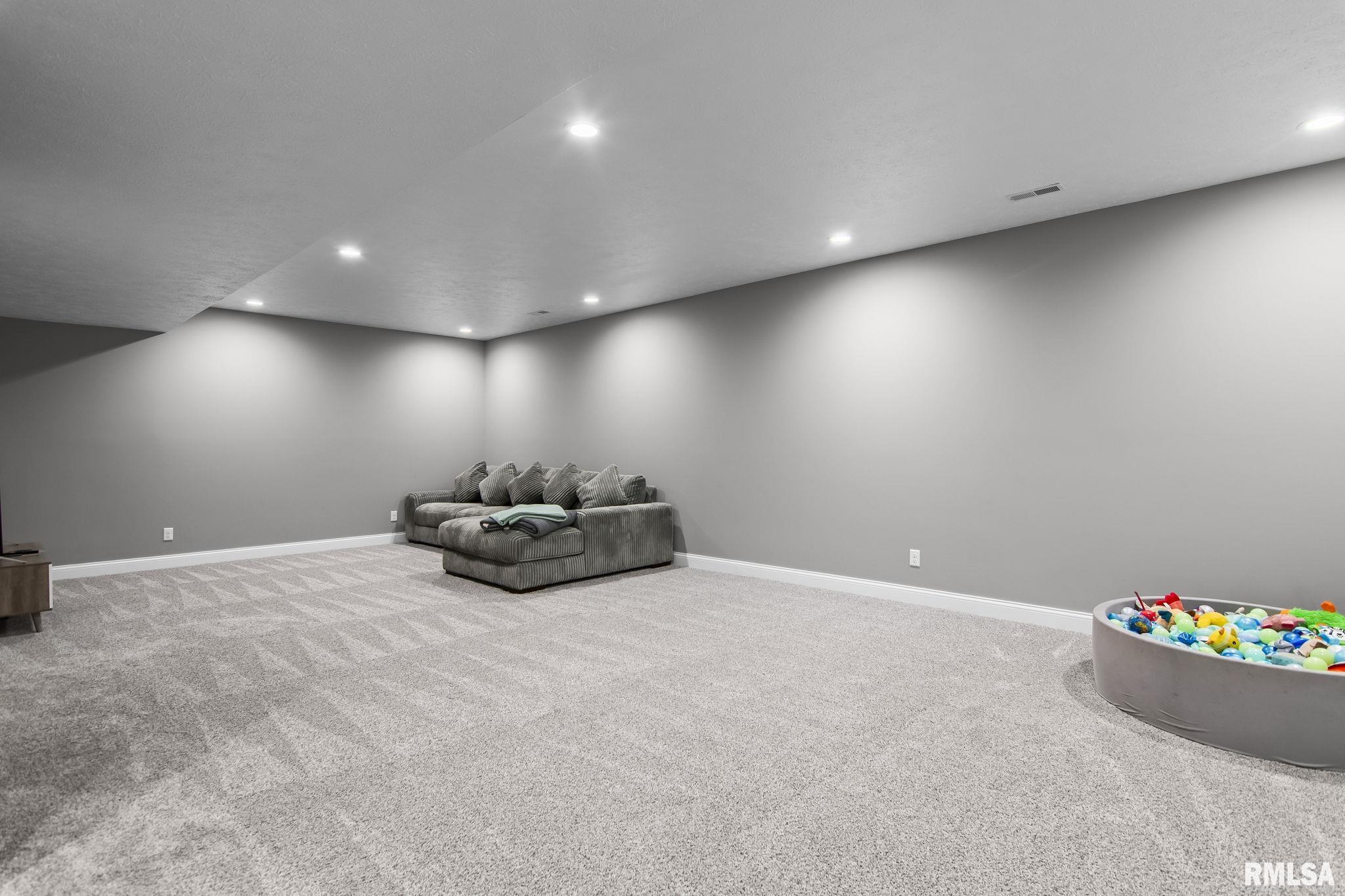2820 Whiteside Place