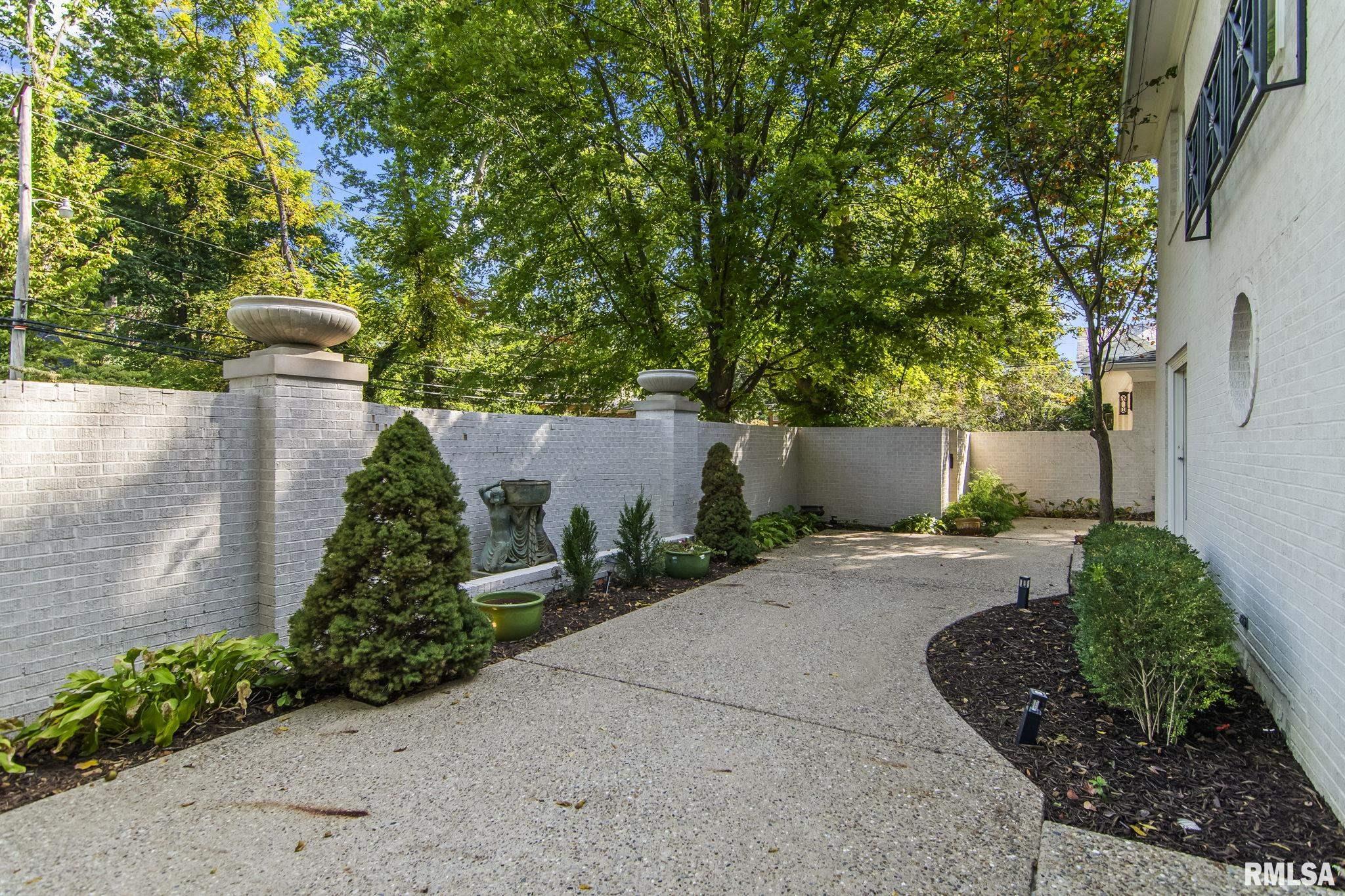 2100 ILLINI Road