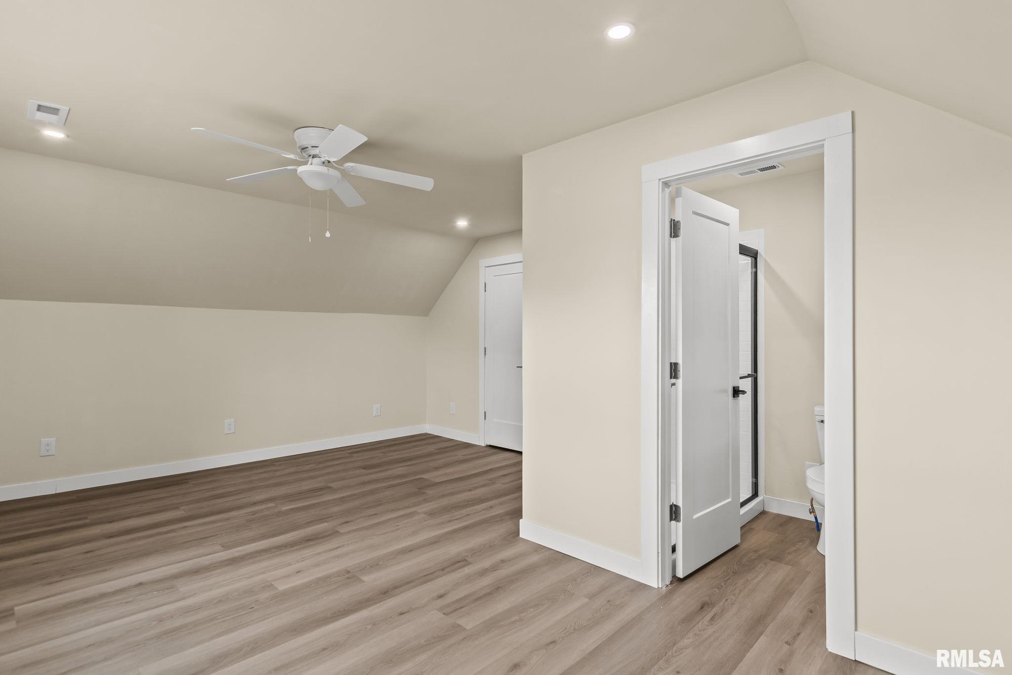113 W WALNUT Street