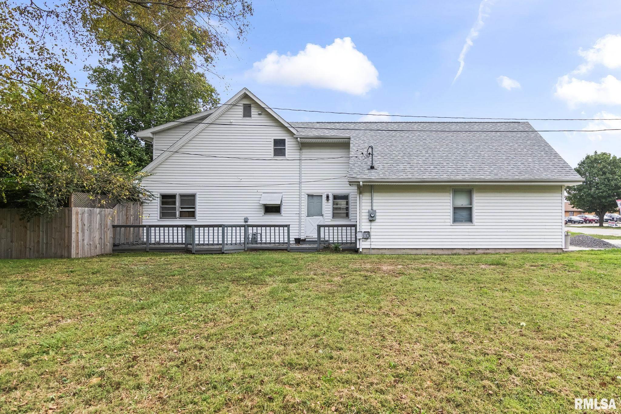 113 W WALNUT Street