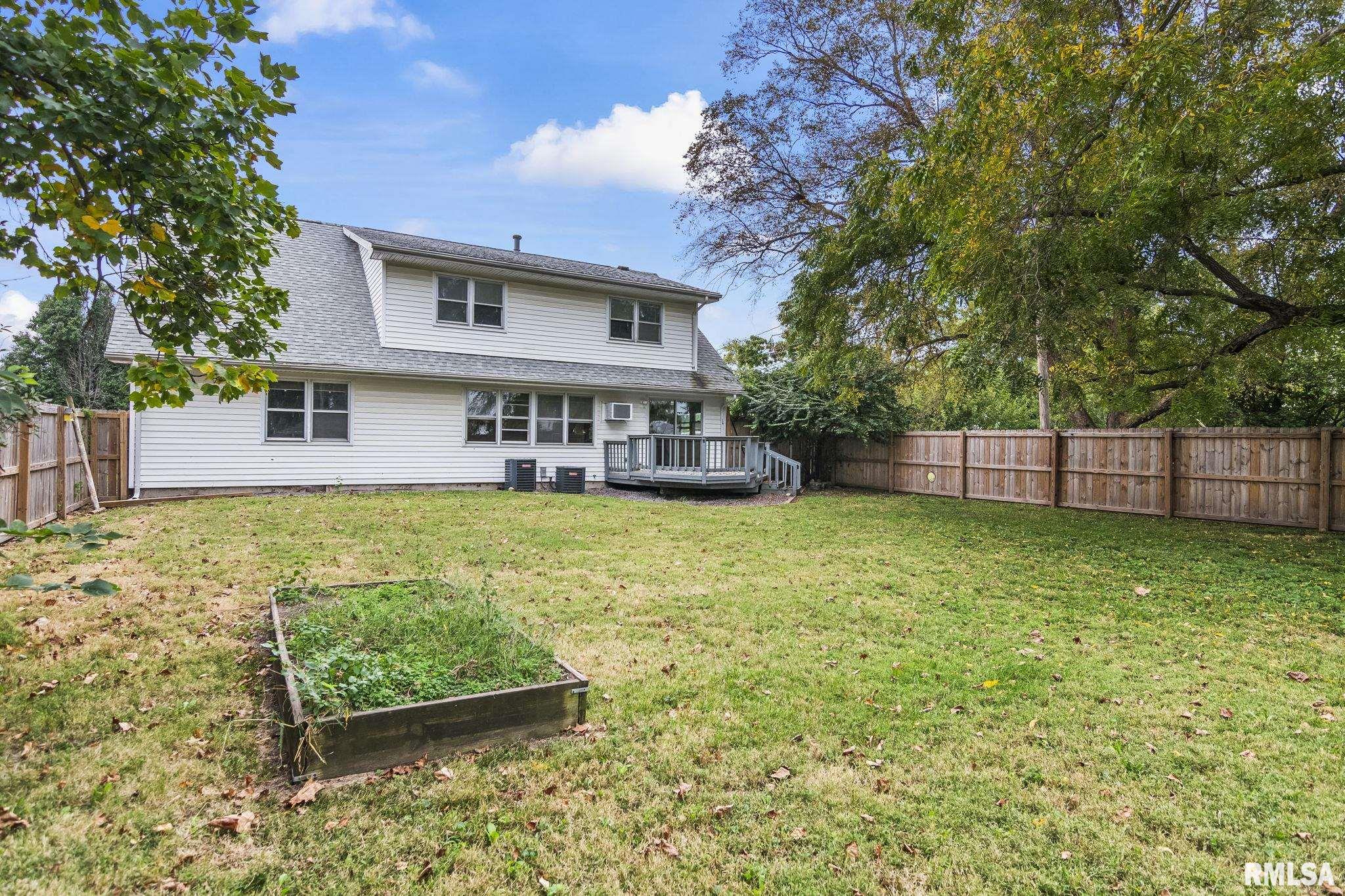 113 W WALNUT Street