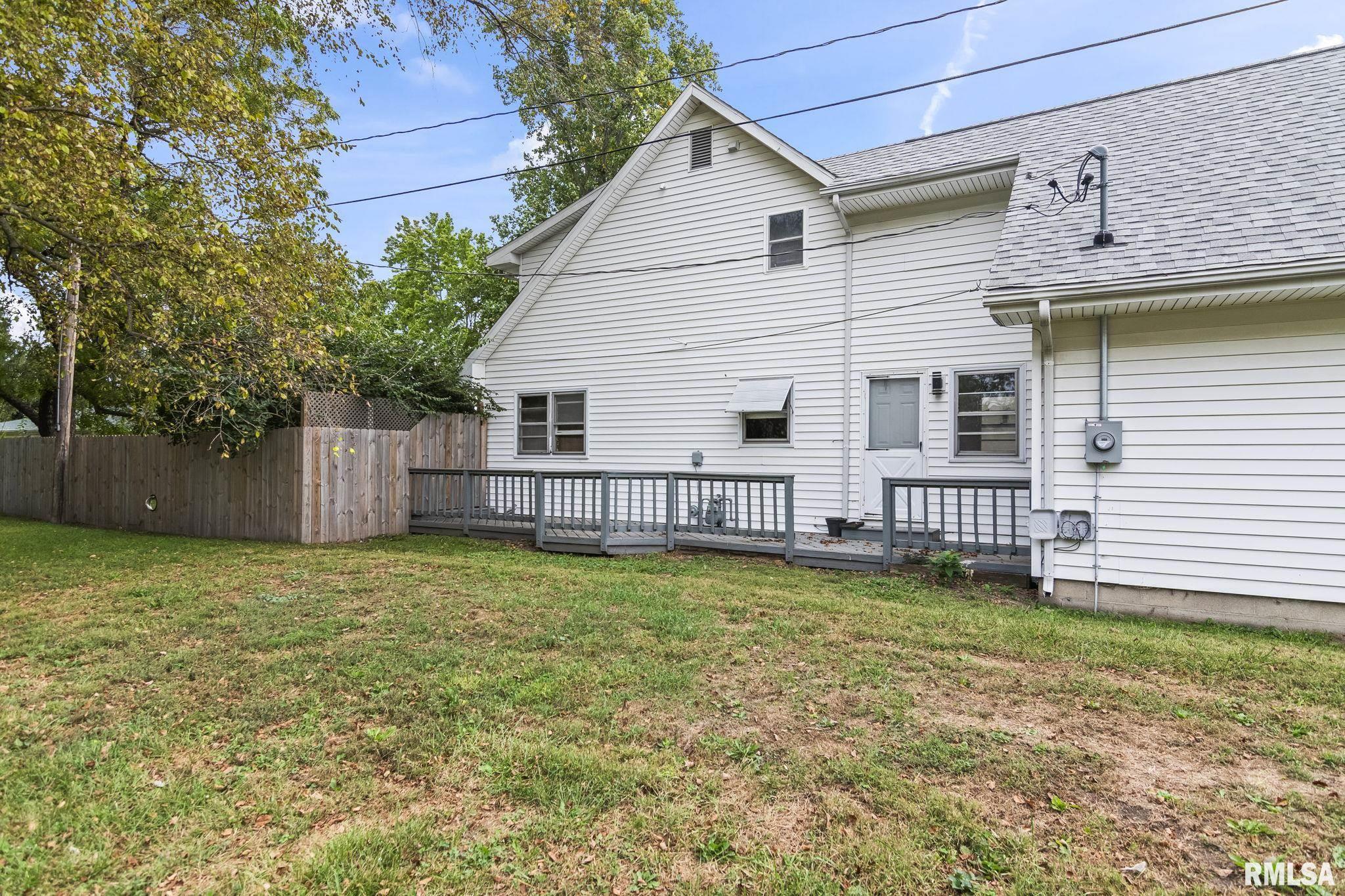113 W WALNUT Street