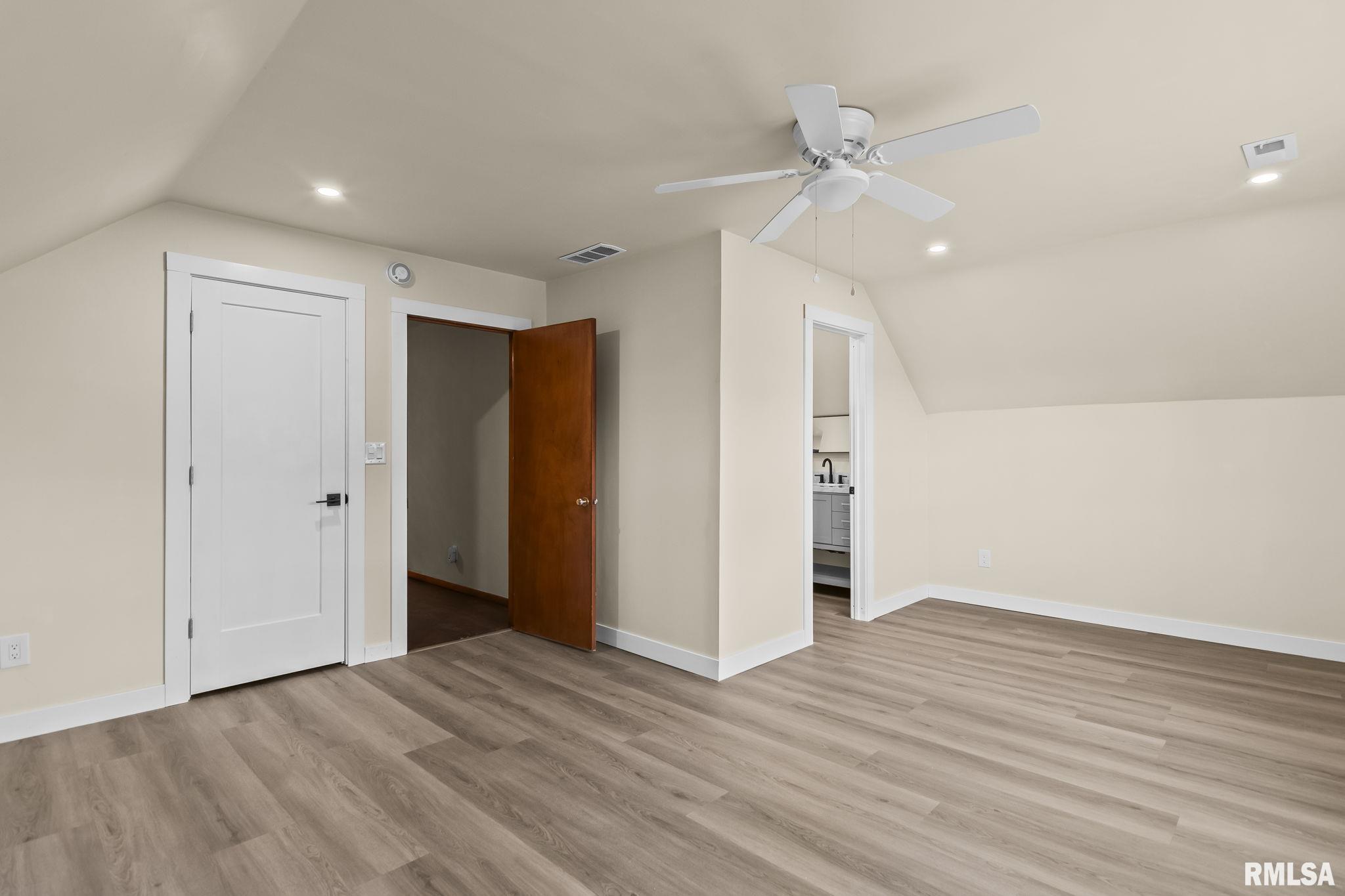 113 W WALNUT Street