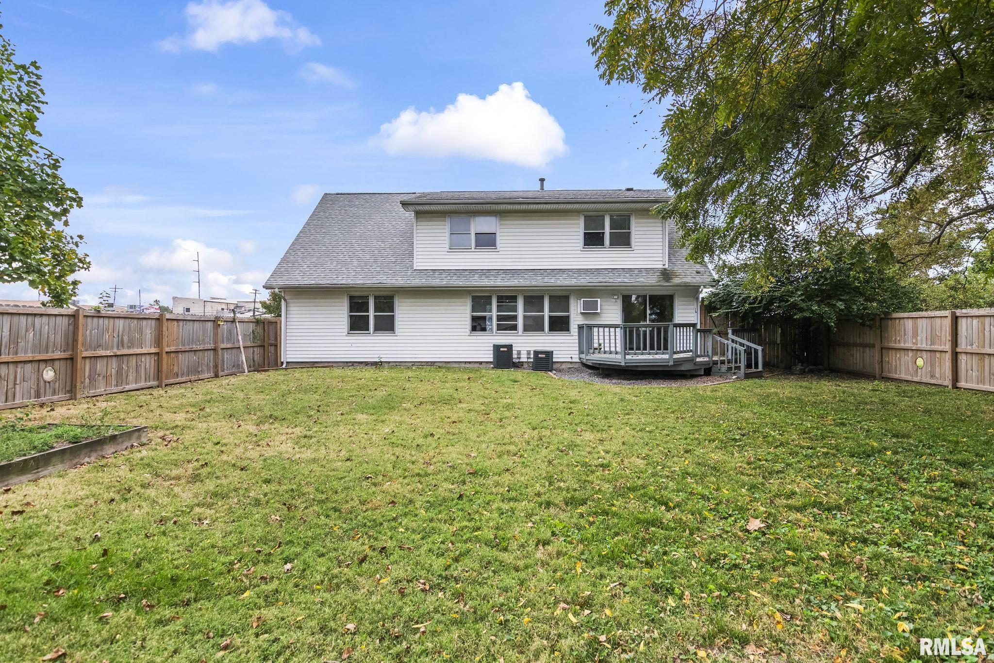 113 W WALNUT Street