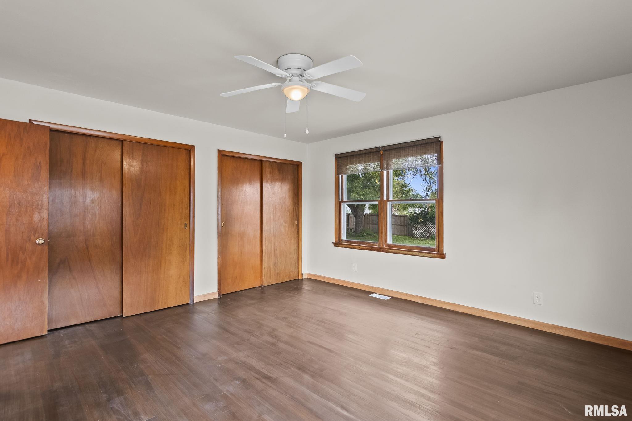 113 W WALNUT Street
