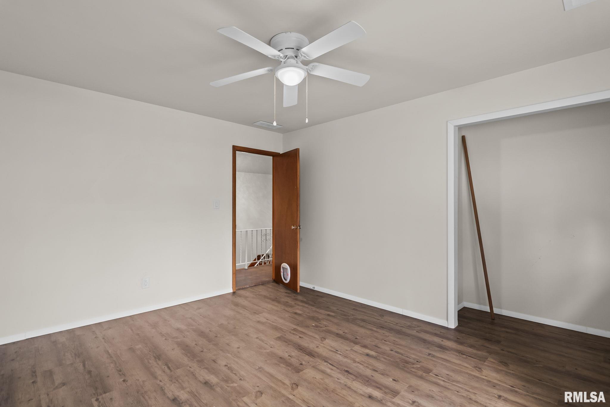113 W WALNUT Street