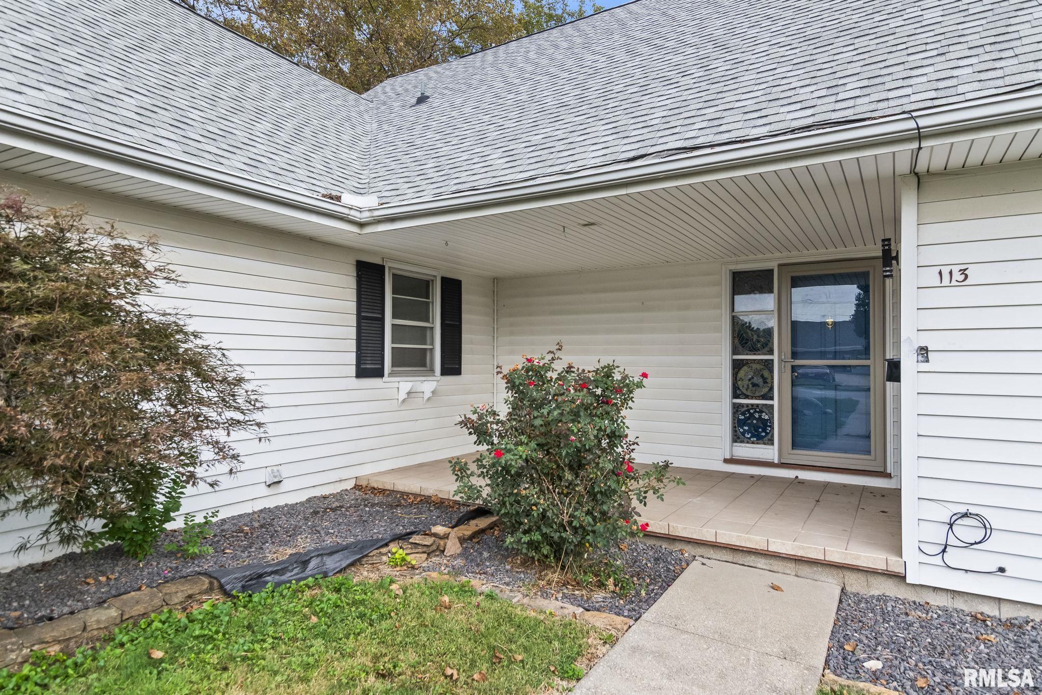 113 W WALNUT Street