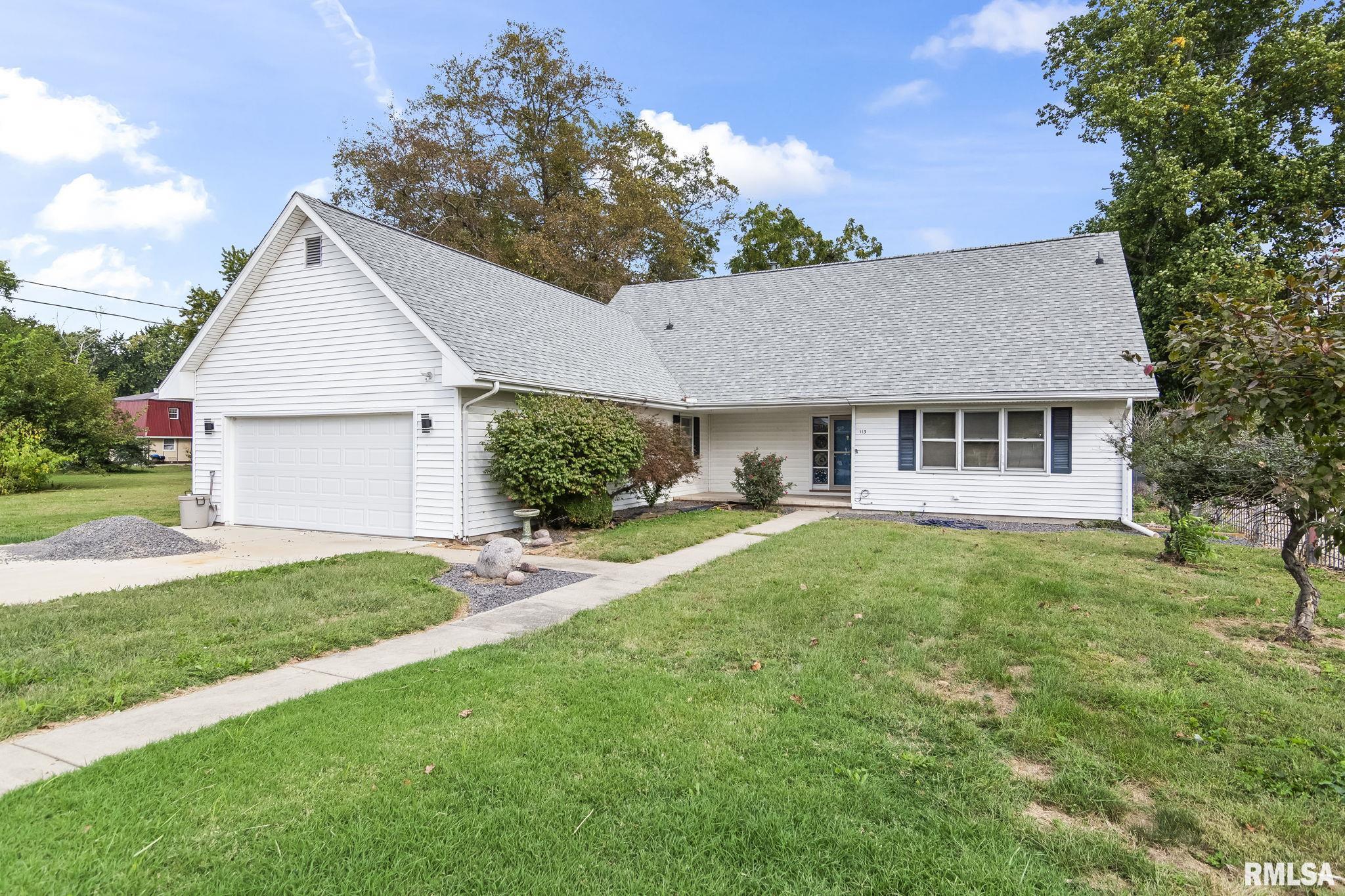 113 W WALNUT Street