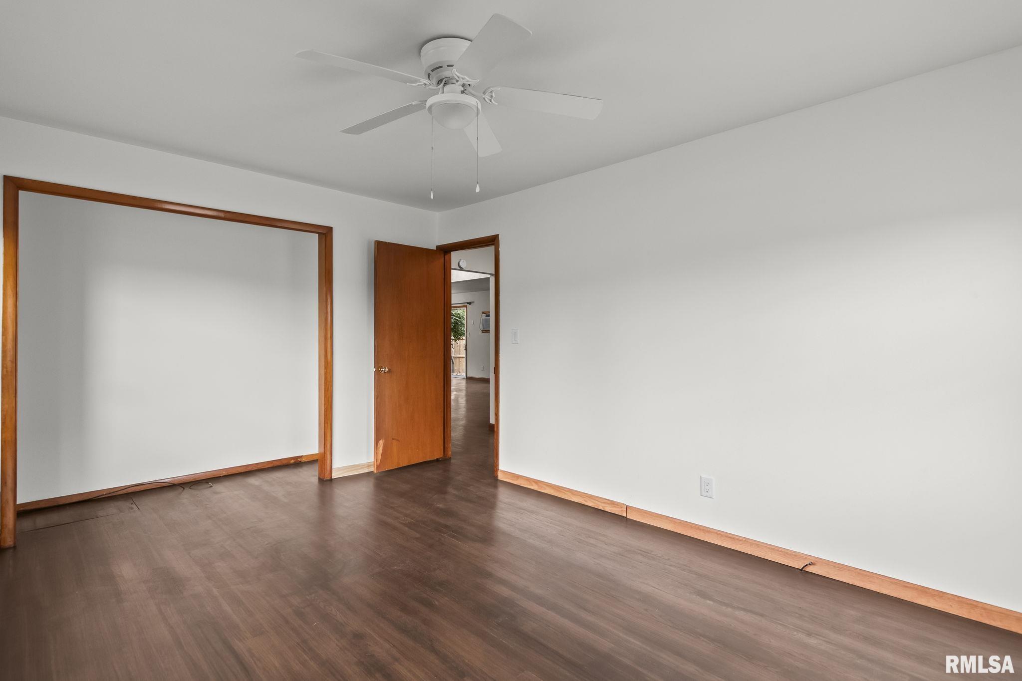 113 W WALNUT Street
