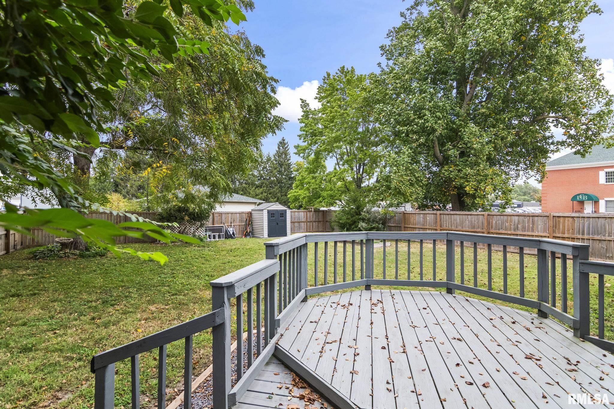 113 W WALNUT Street