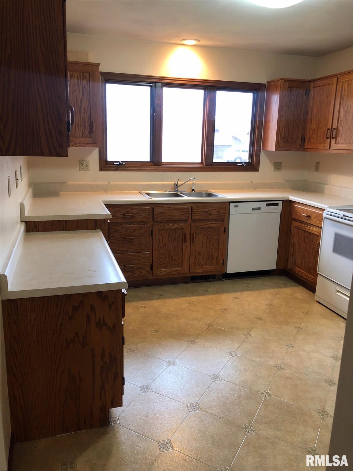 1907 BAYVIEW Court
