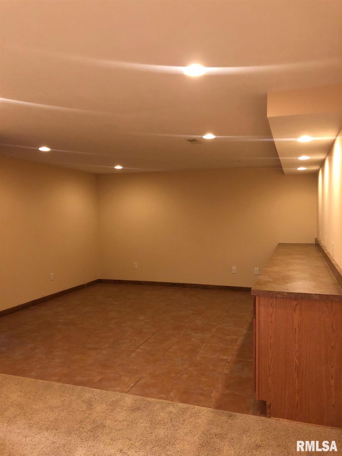 1907 BAYVIEW Court