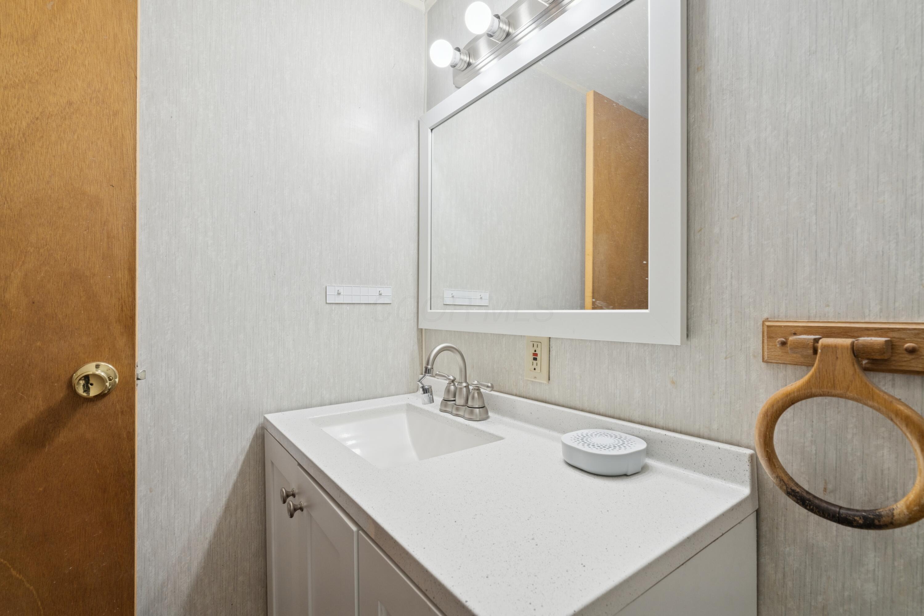 1460 Burnley Square N