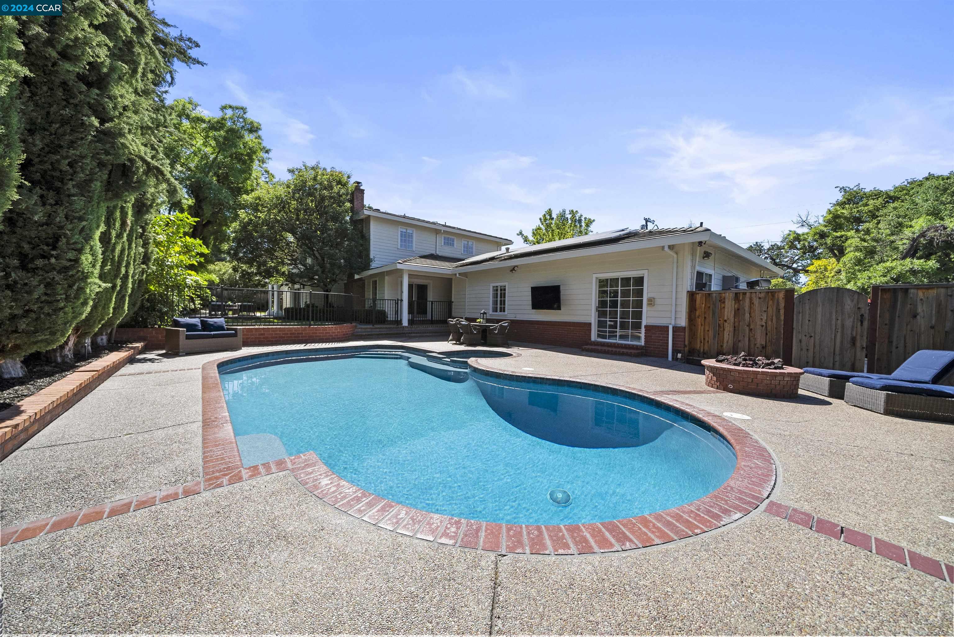 101 La Serena Ave
