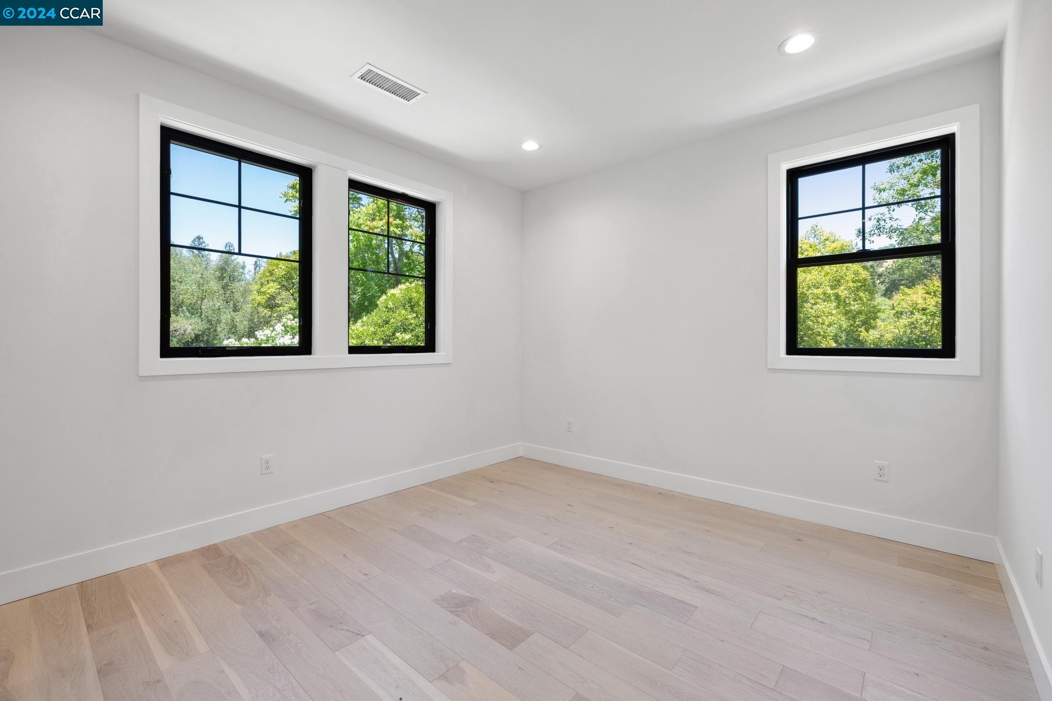 1072 Mountain View Blvd