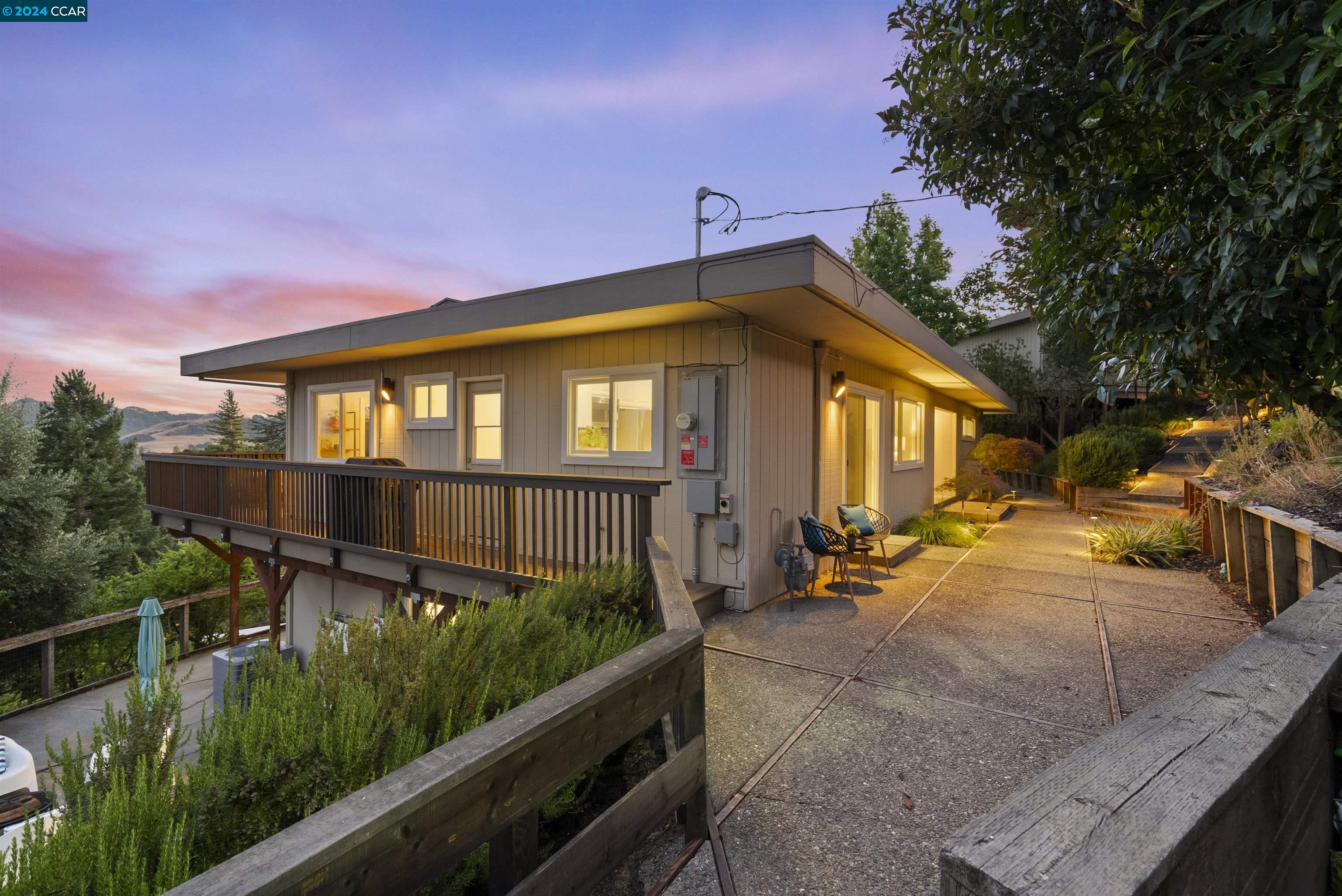 38 El Gavilan Rd