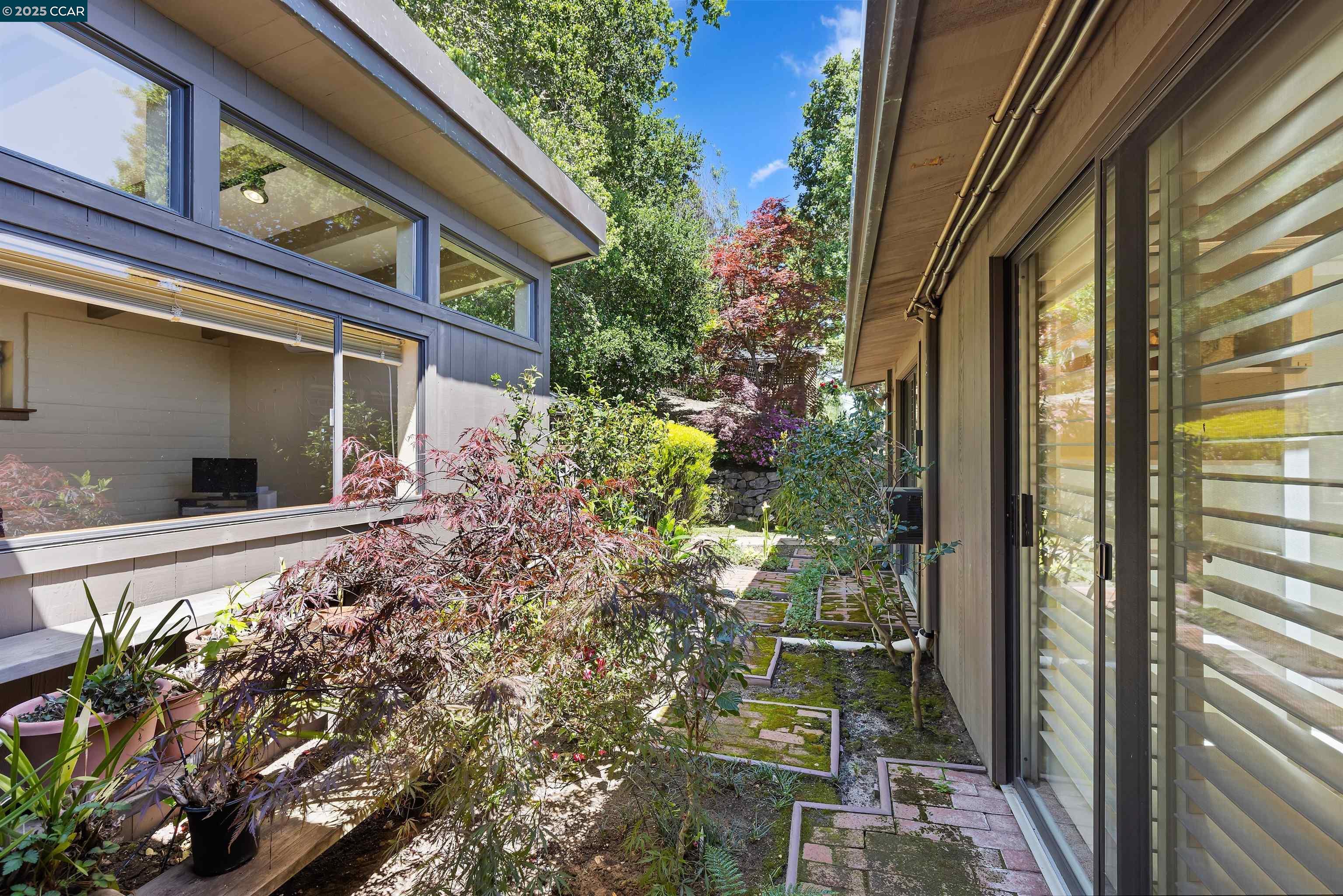1176 Brown Ave