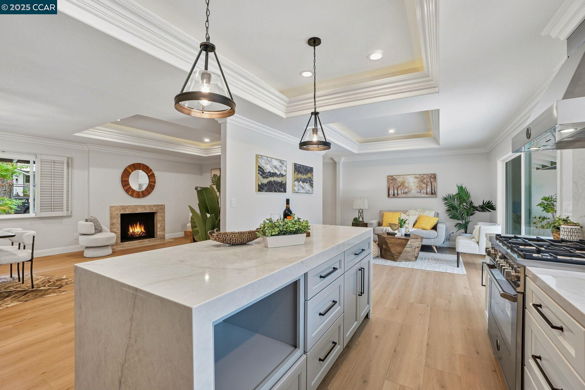 3144 Lunada Ln