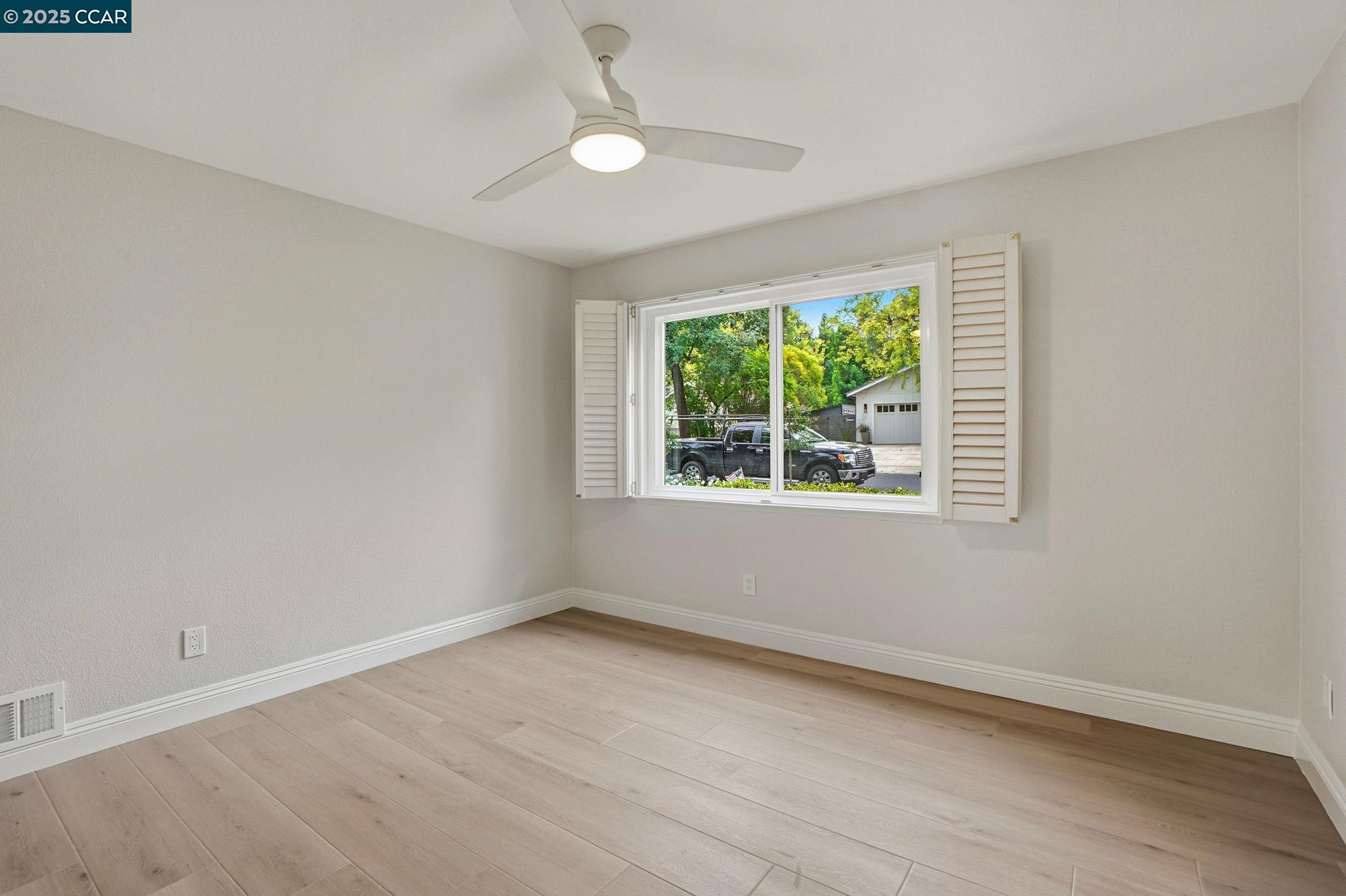 3144 Lunada Ln