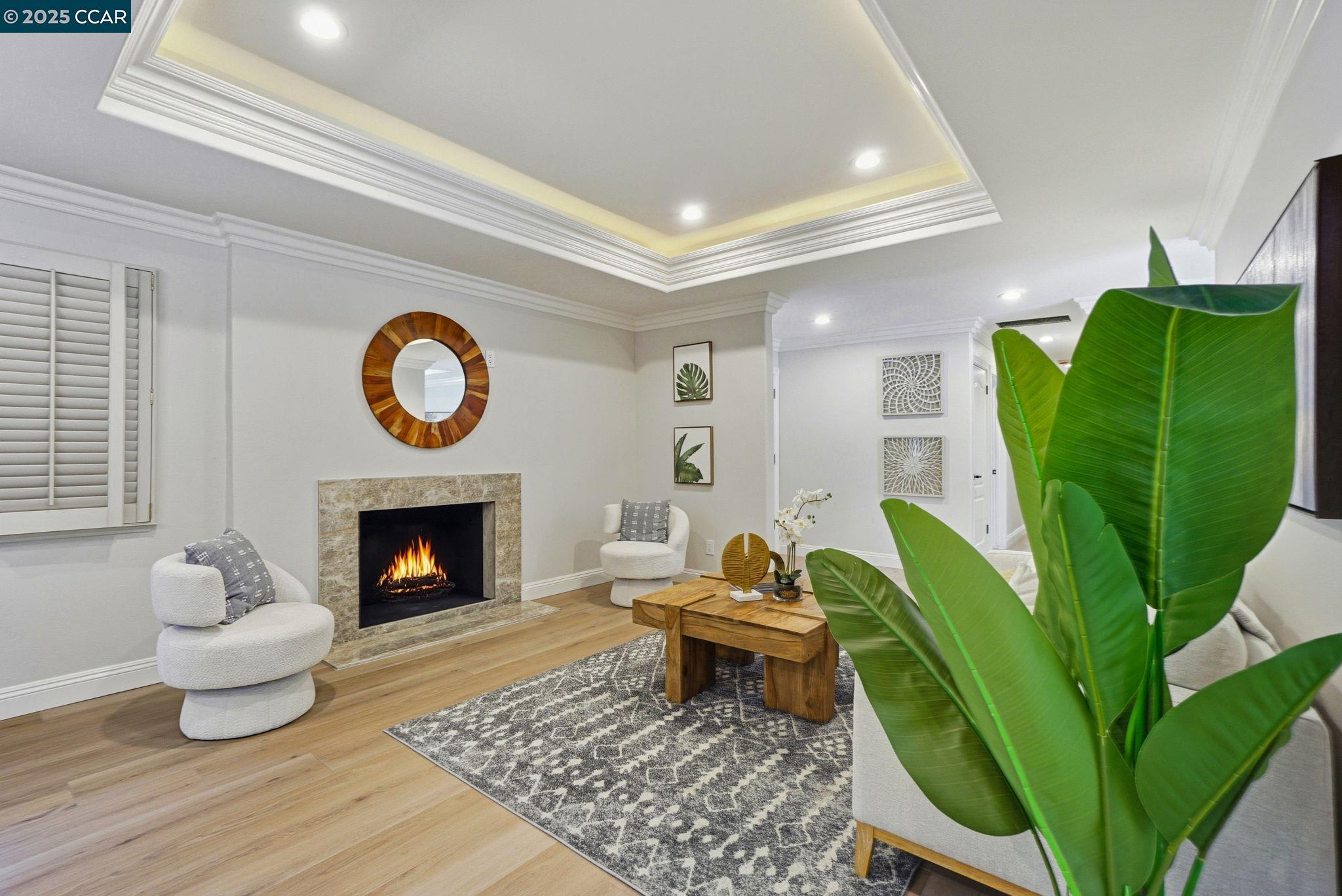 3144 Lunada Ln