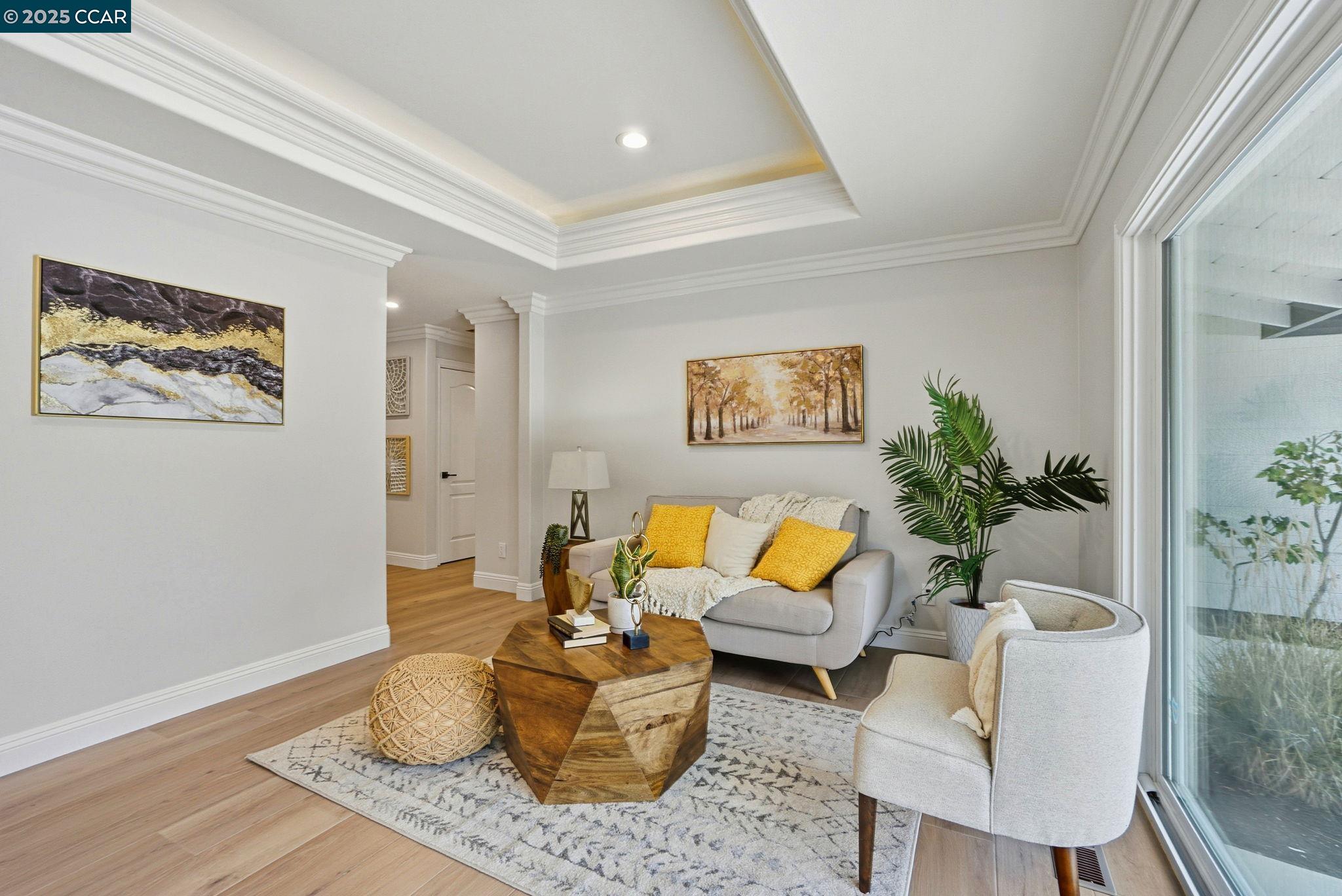 3144 Lunada Ln