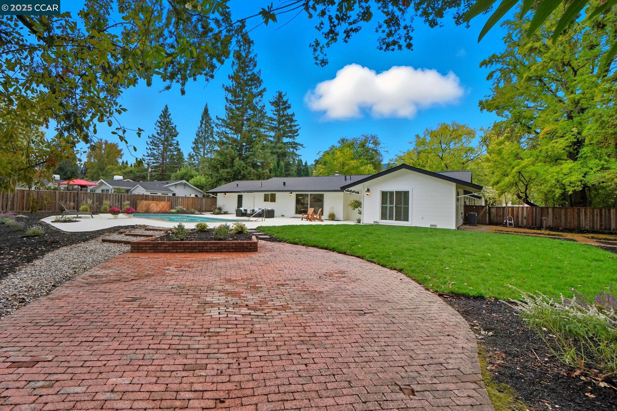 3144 Lunada Ln