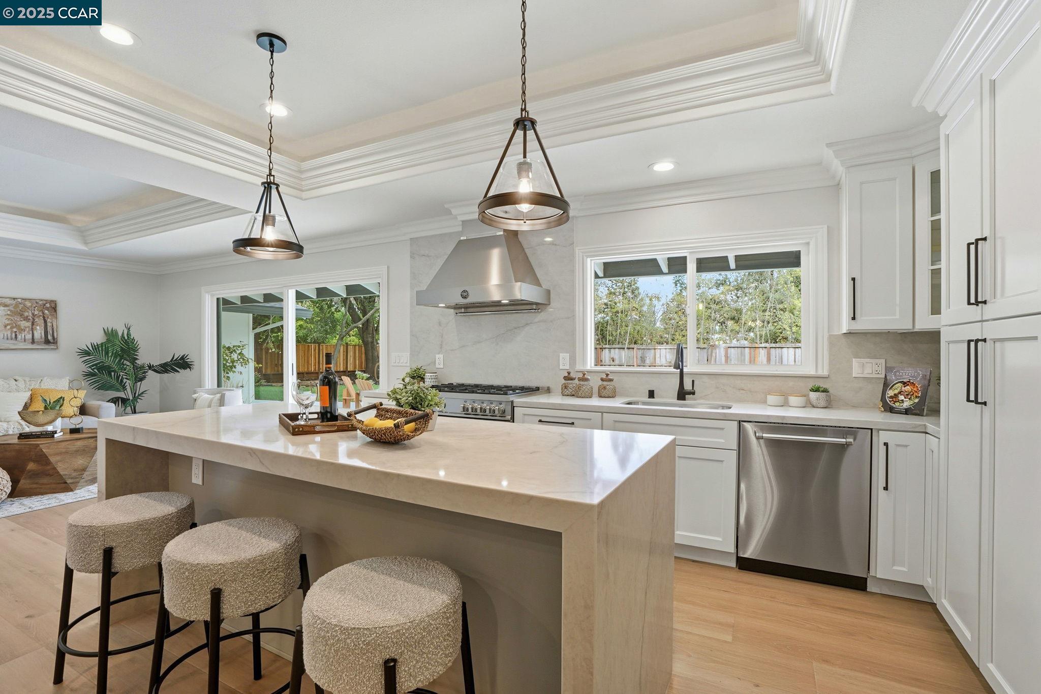 3144 Lunada Ln