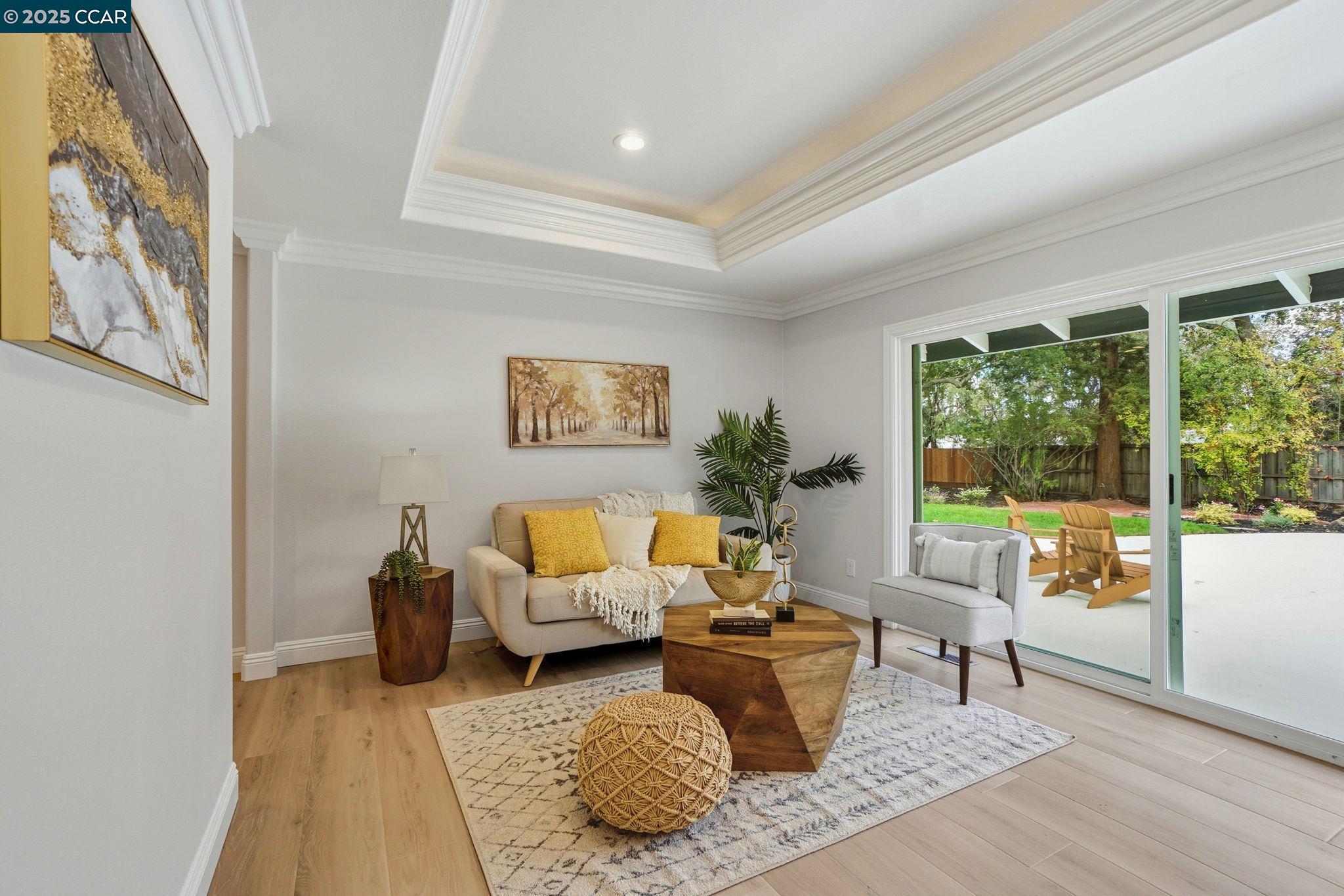 3144 Lunada Ln