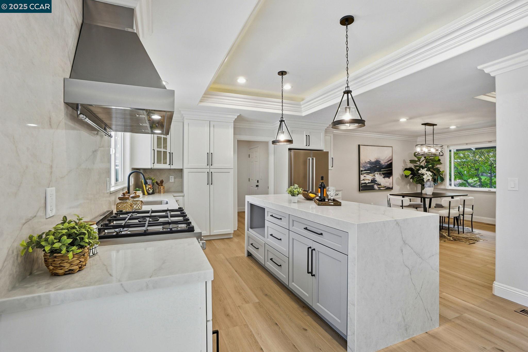 3144 Lunada Ln