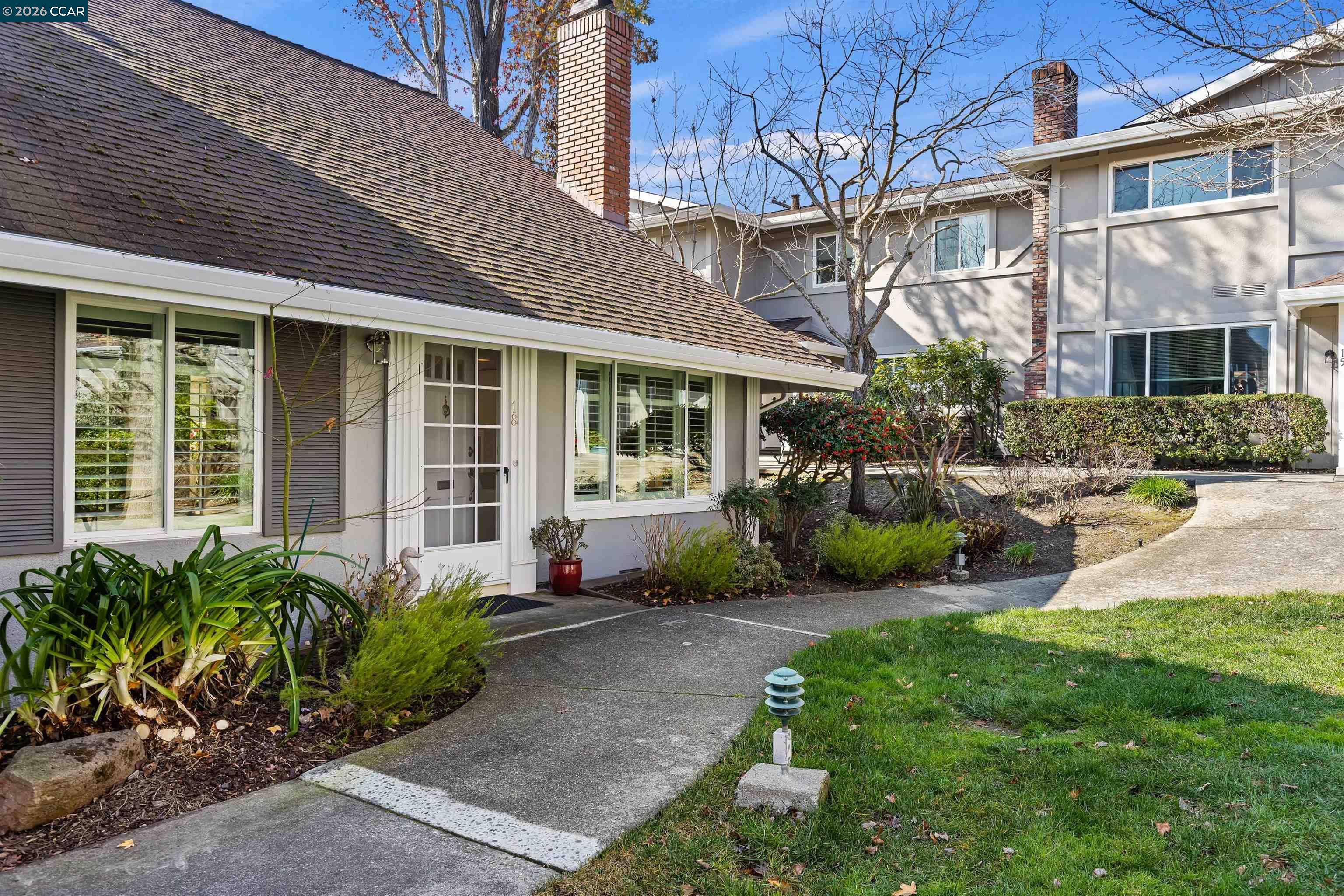 18 Miramonte Dr