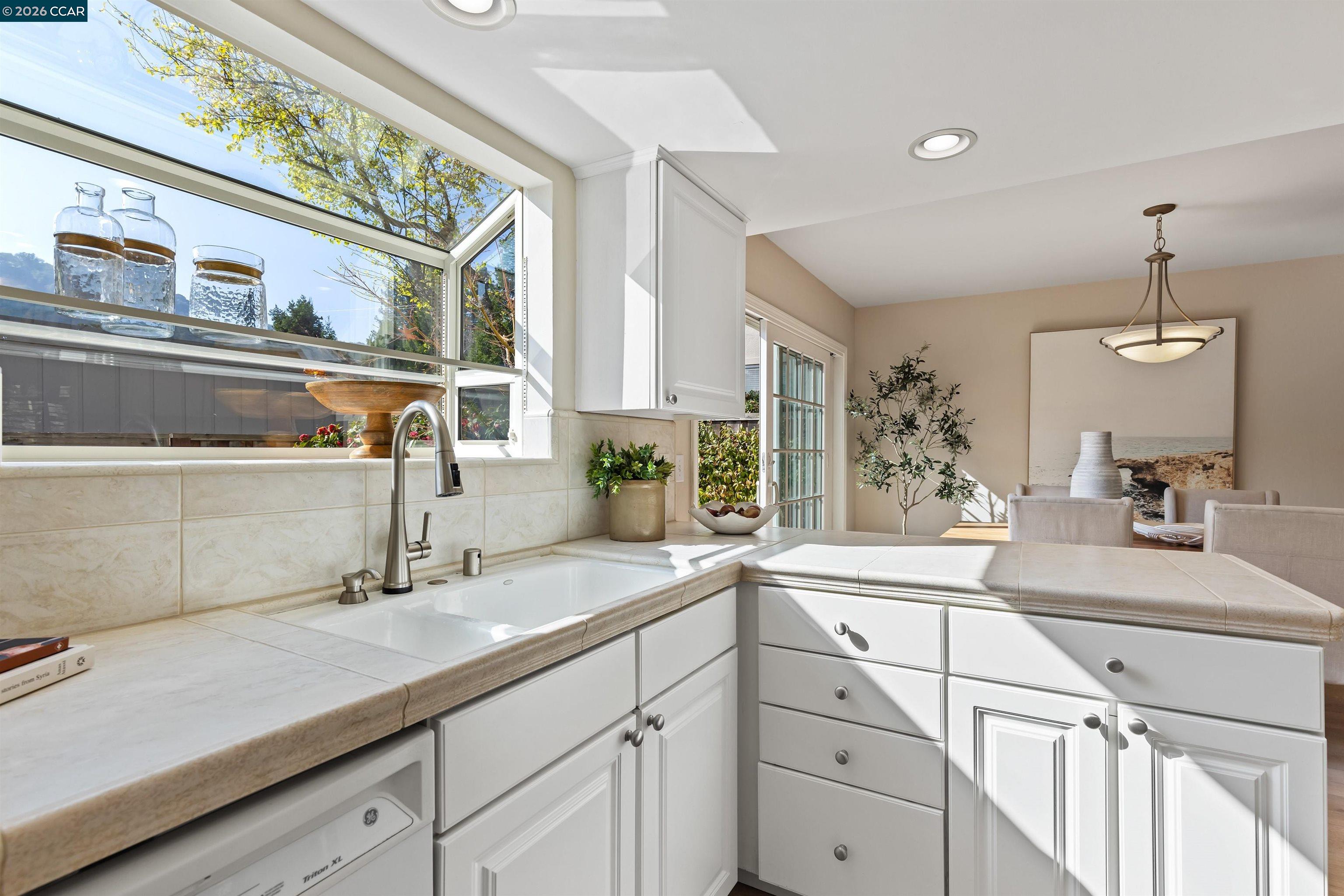 18 Miramonte Dr