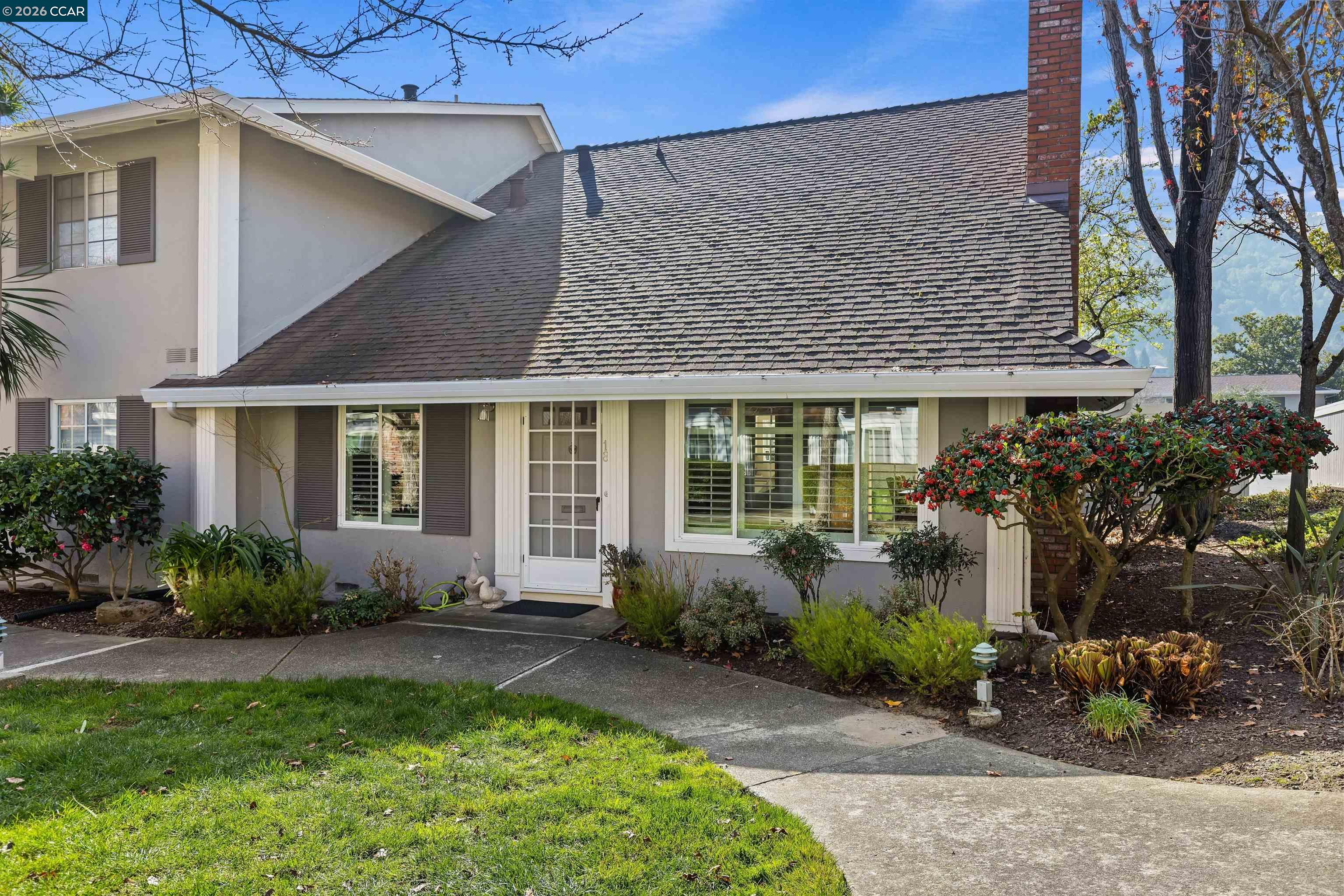 18 Miramonte Dr