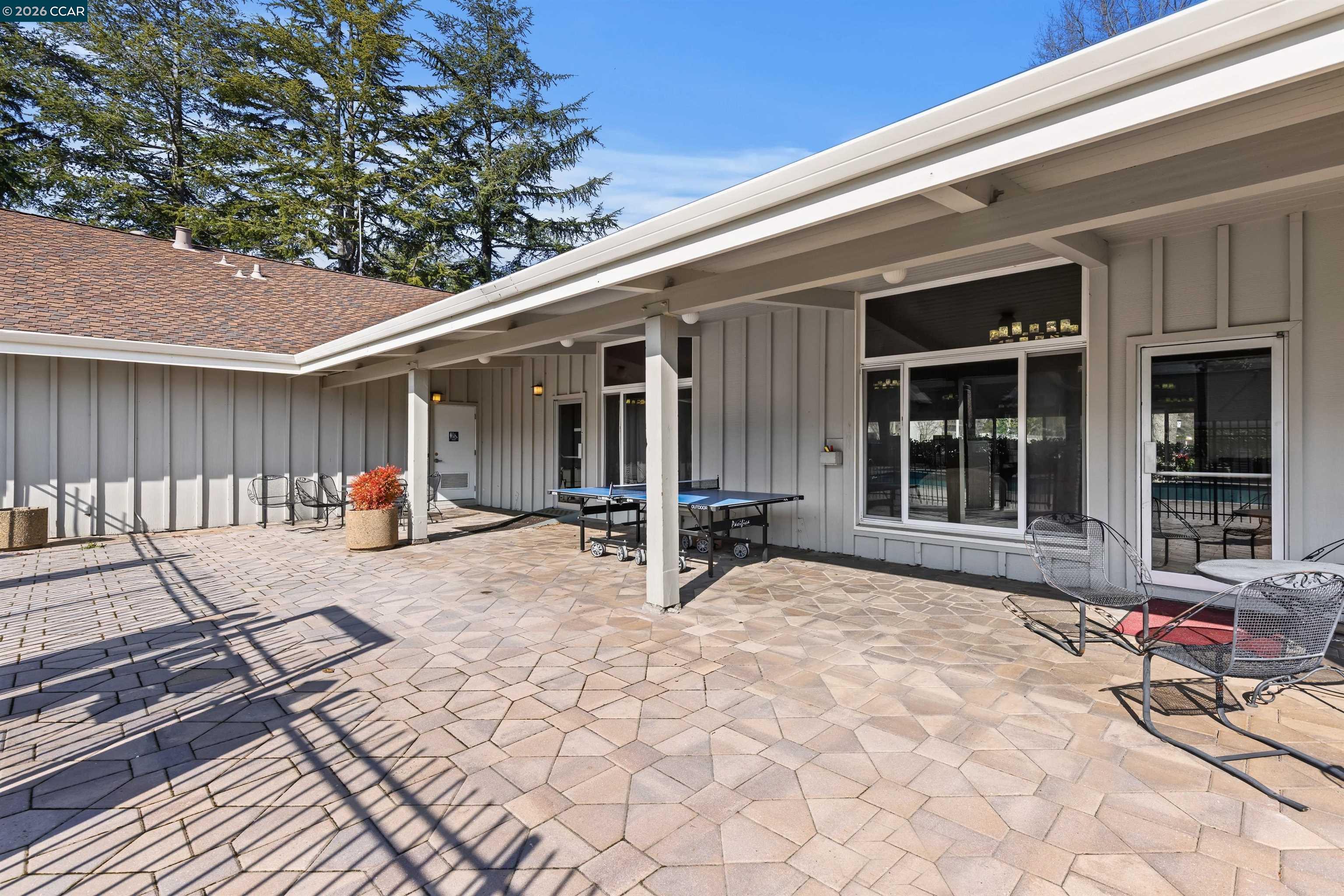18 Miramonte Dr