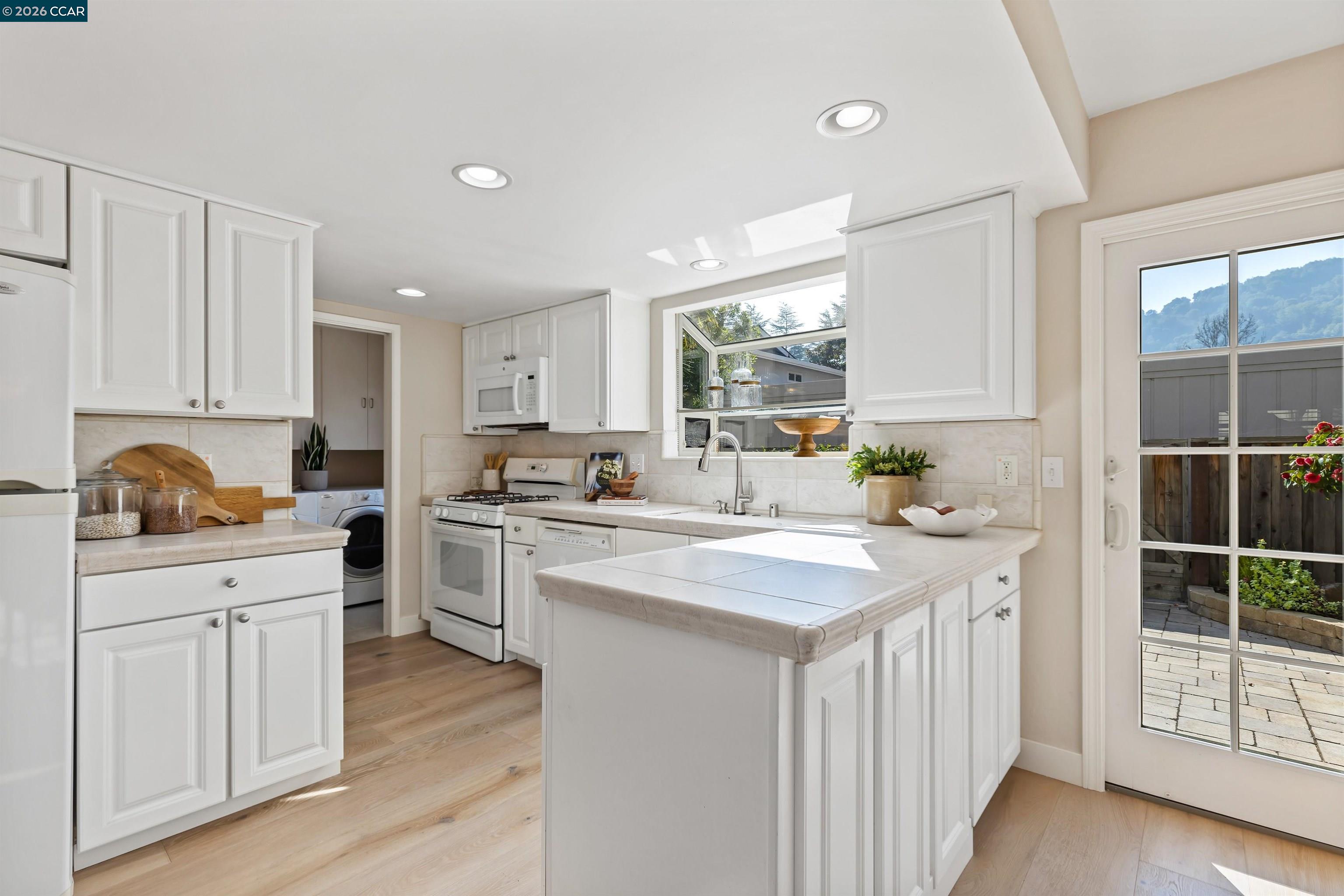 18 Miramonte Dr