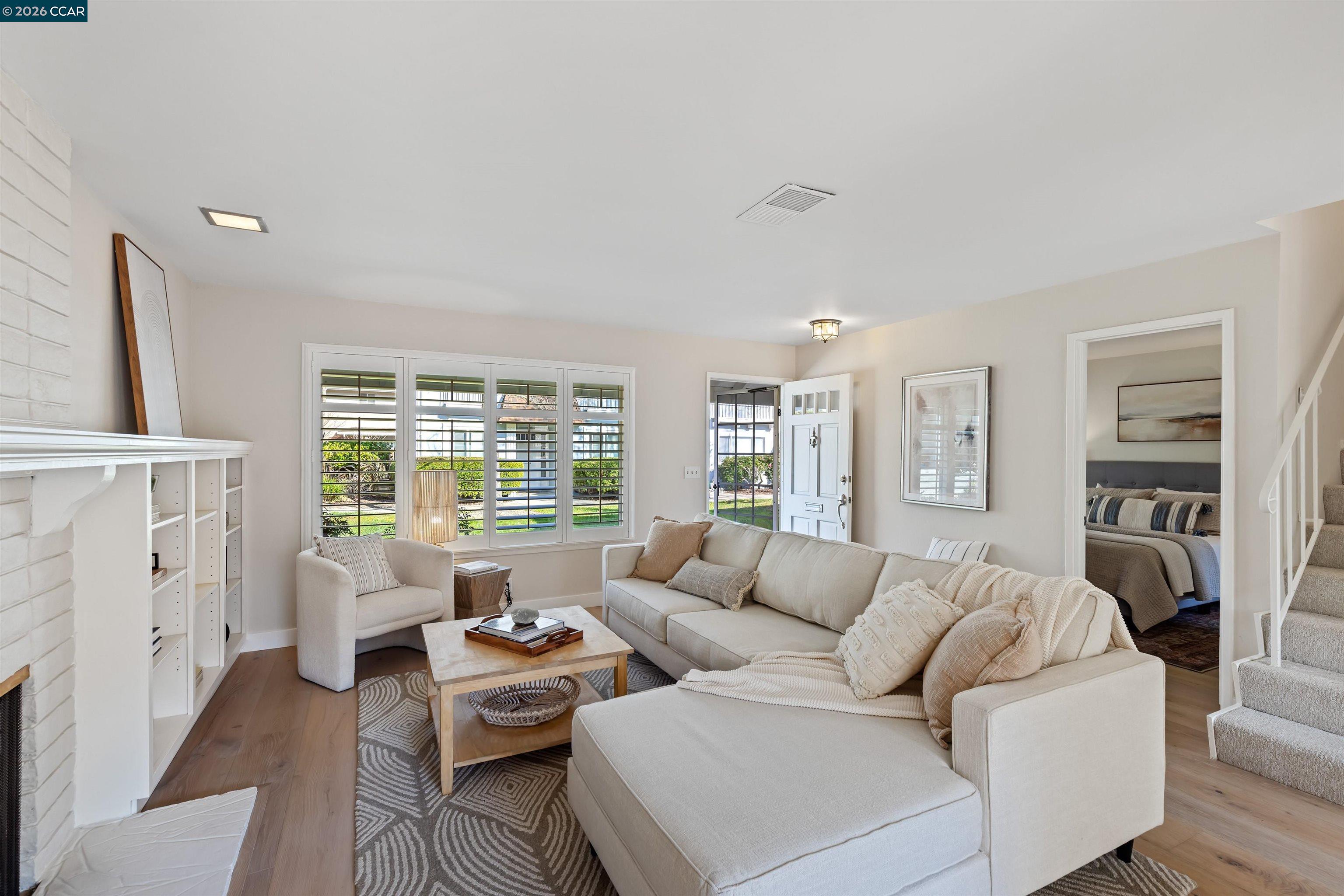 18 Miramonte Dr