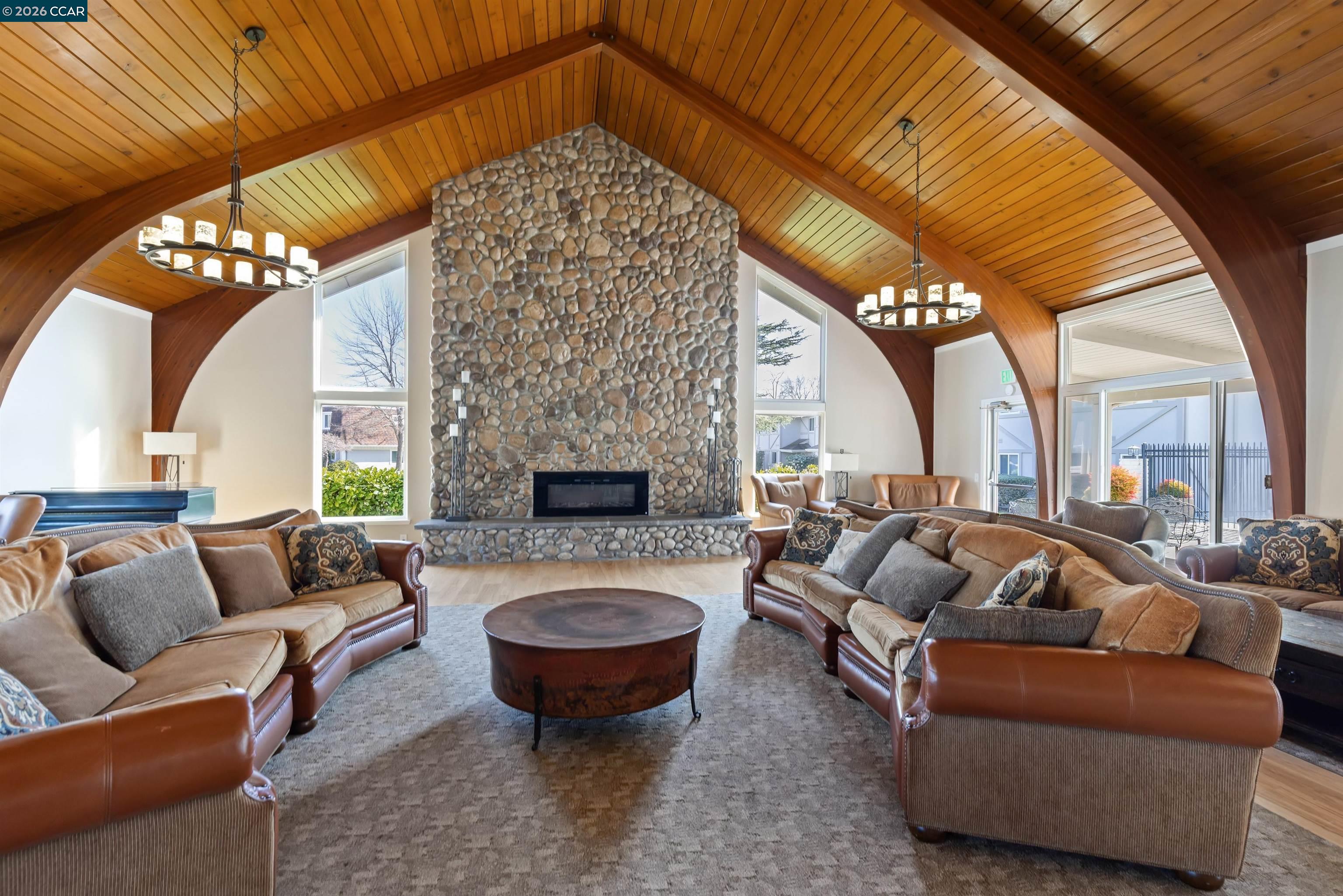 18 Miramonte Dr