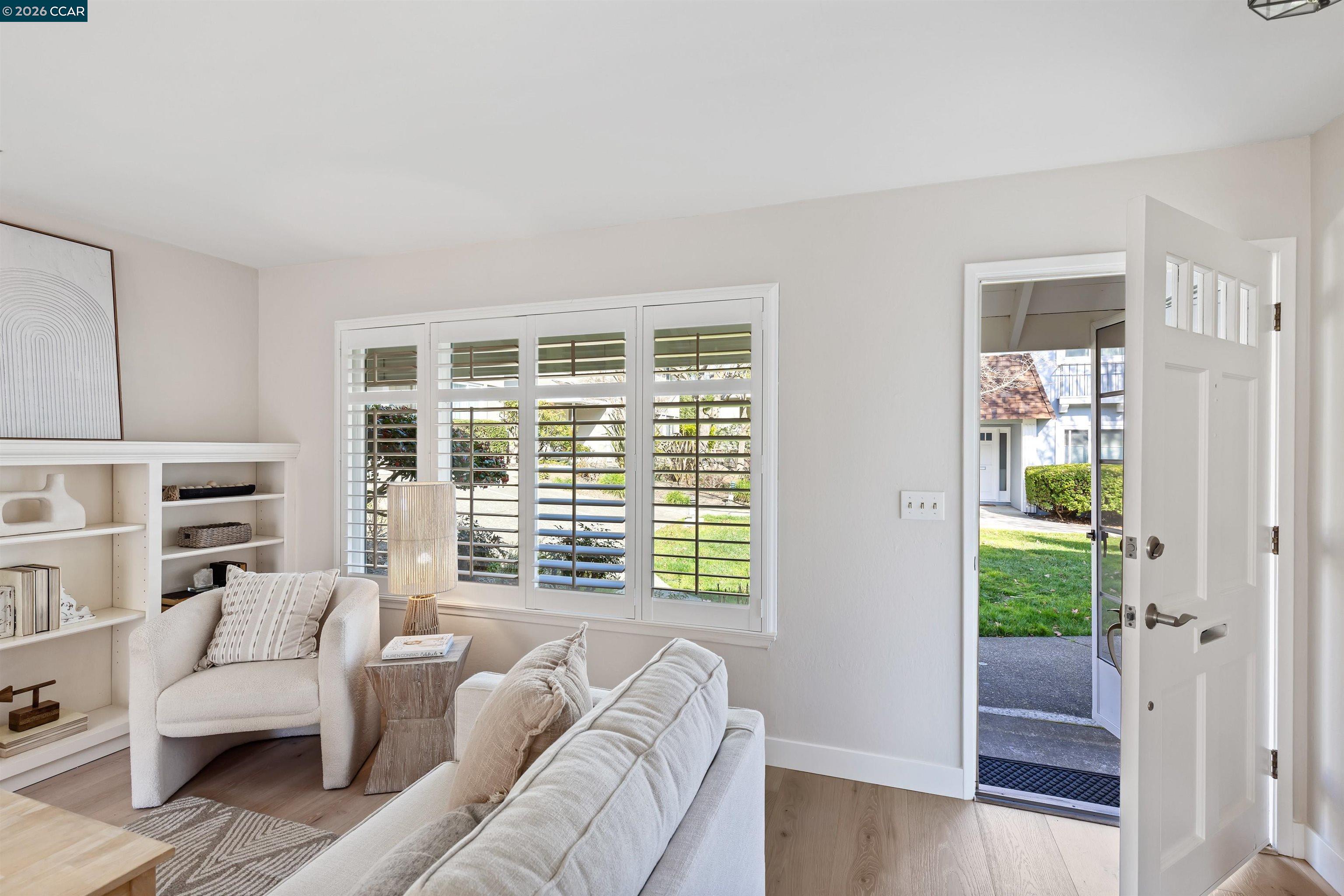 18 Miramonte Dr