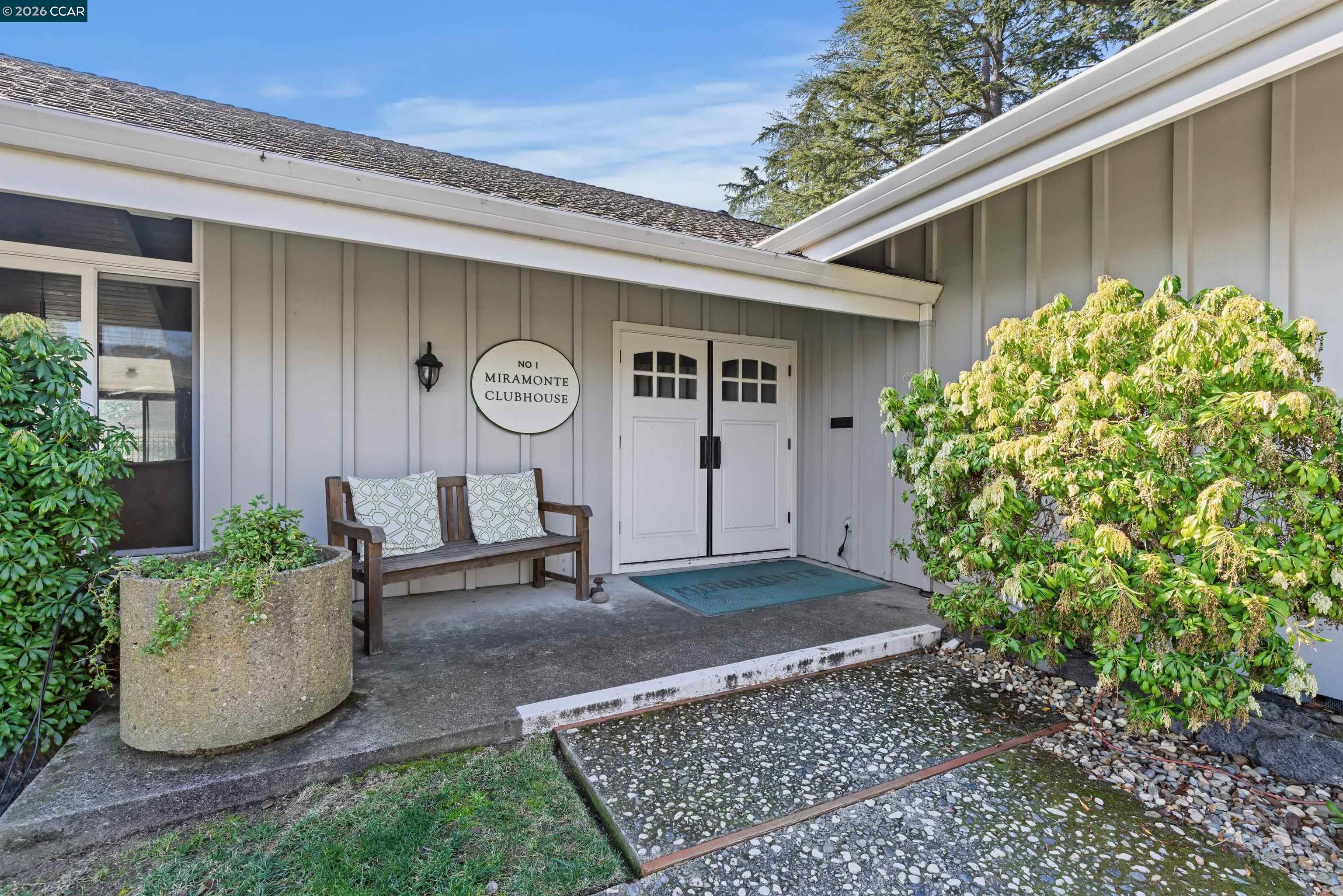 18 Miramonte Dr