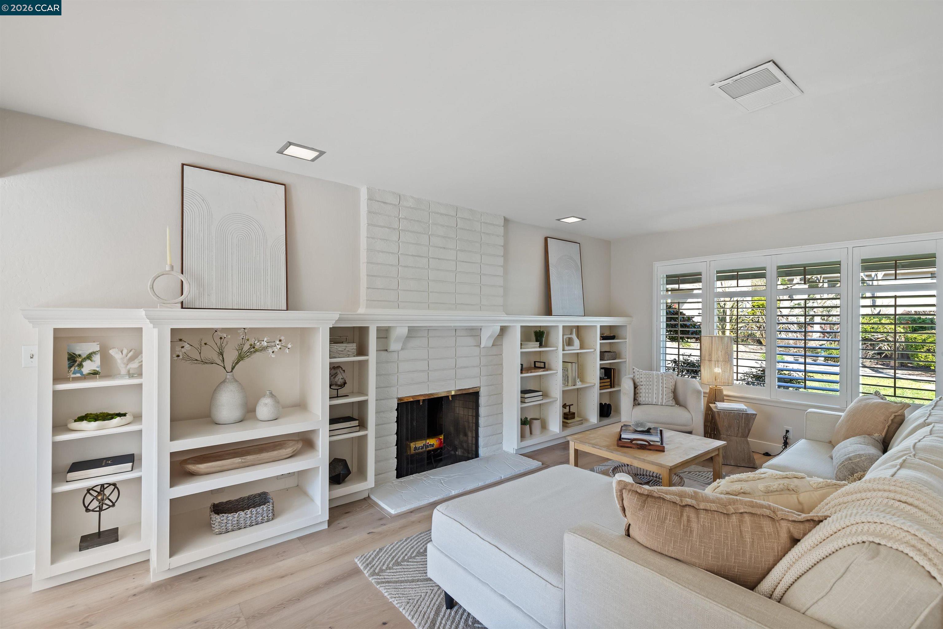 18 Miramonte Dr