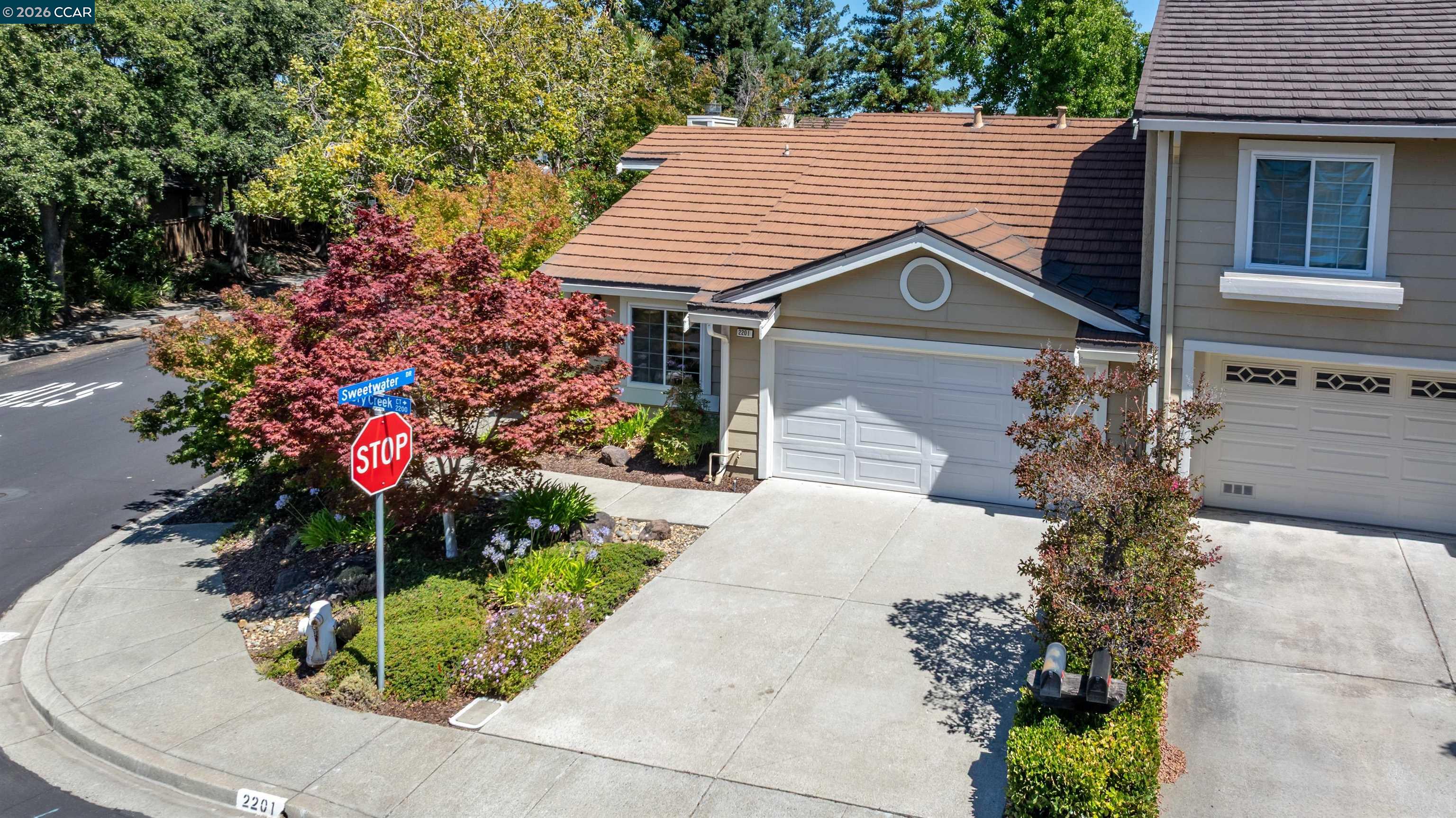 2201 Dry Creek Ct