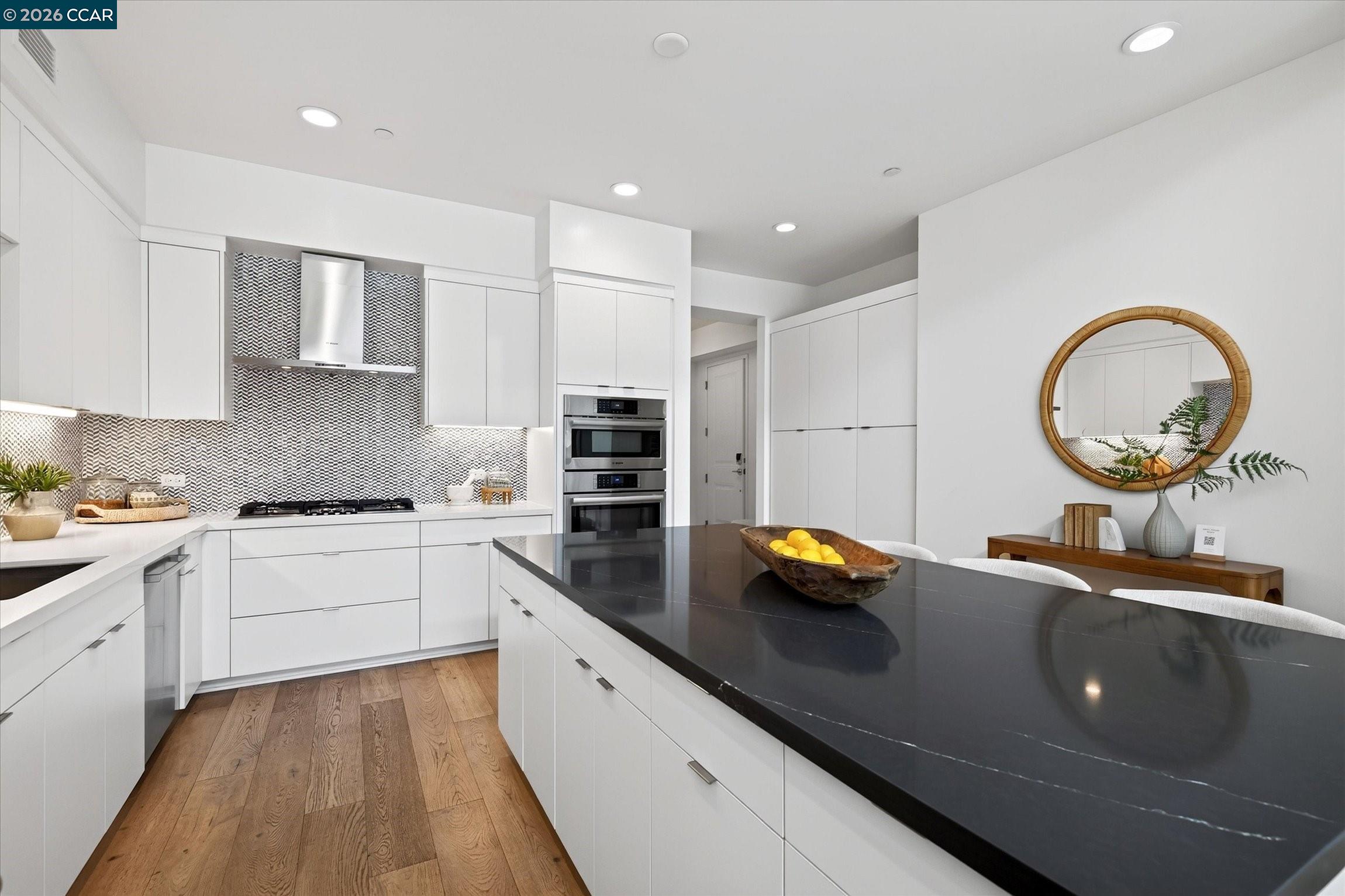 210 Lafayette Cir Unit: 302