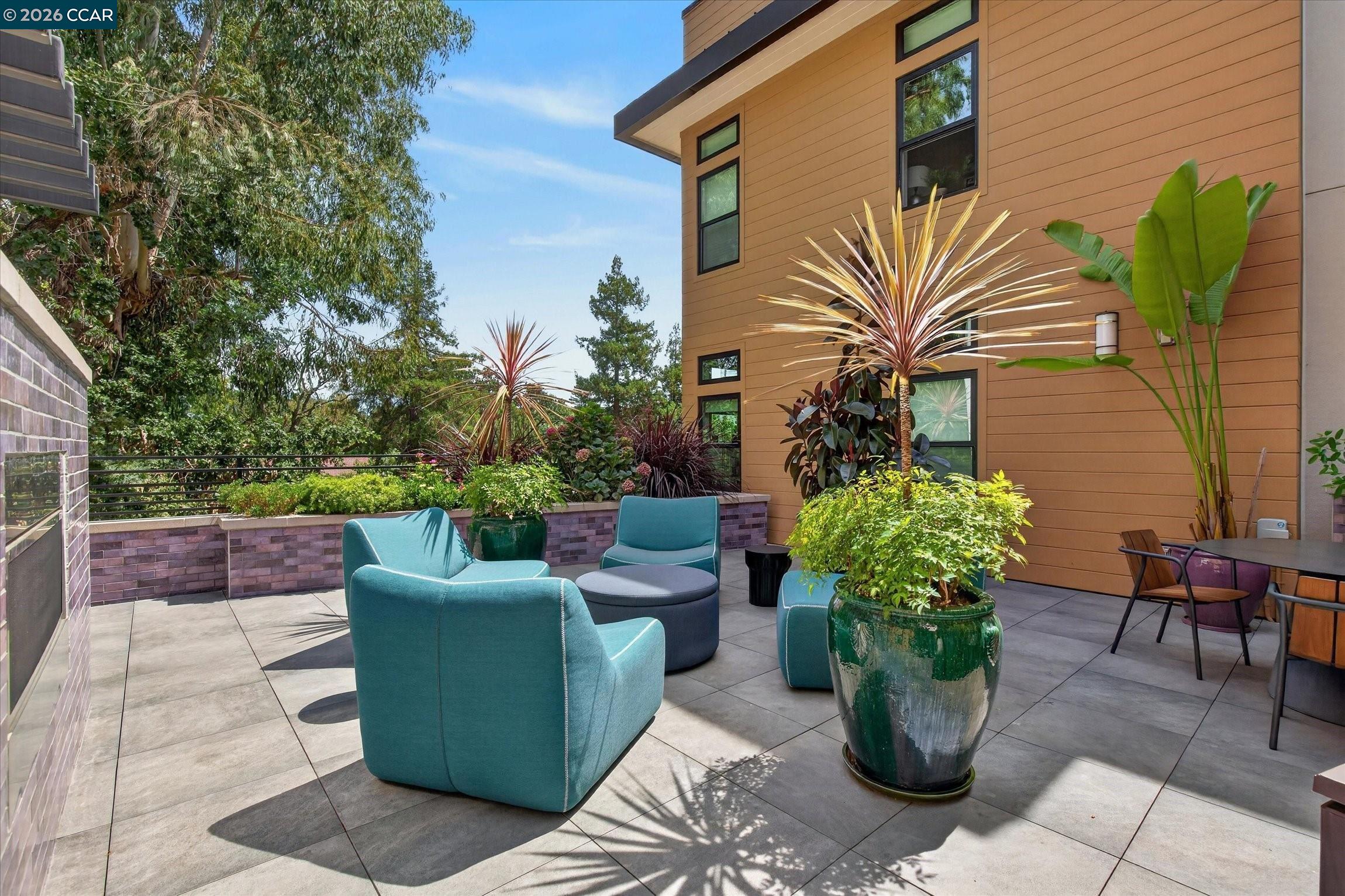 210 Lafayette Cir Unit: 302