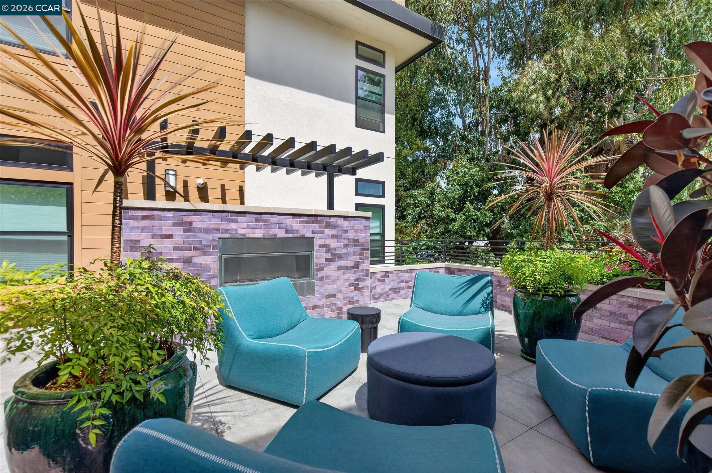 210 Lafayette Cir Unit: 302